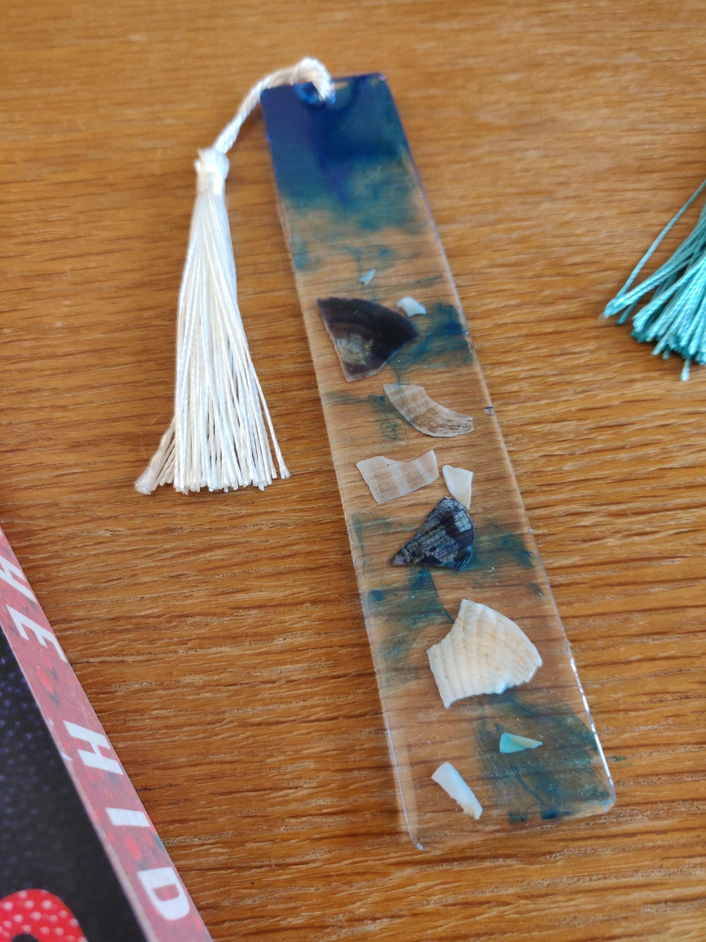 Beach Bookmark, Seashell Book Accessories, Resin bookmark with Blue Waves, Shell Pieces and Tassel, Book Lover Gift, Birthday, Secret Santa