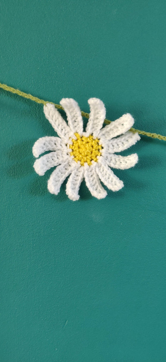 Crochet Daisy and Bee Garland, Summer Bunting