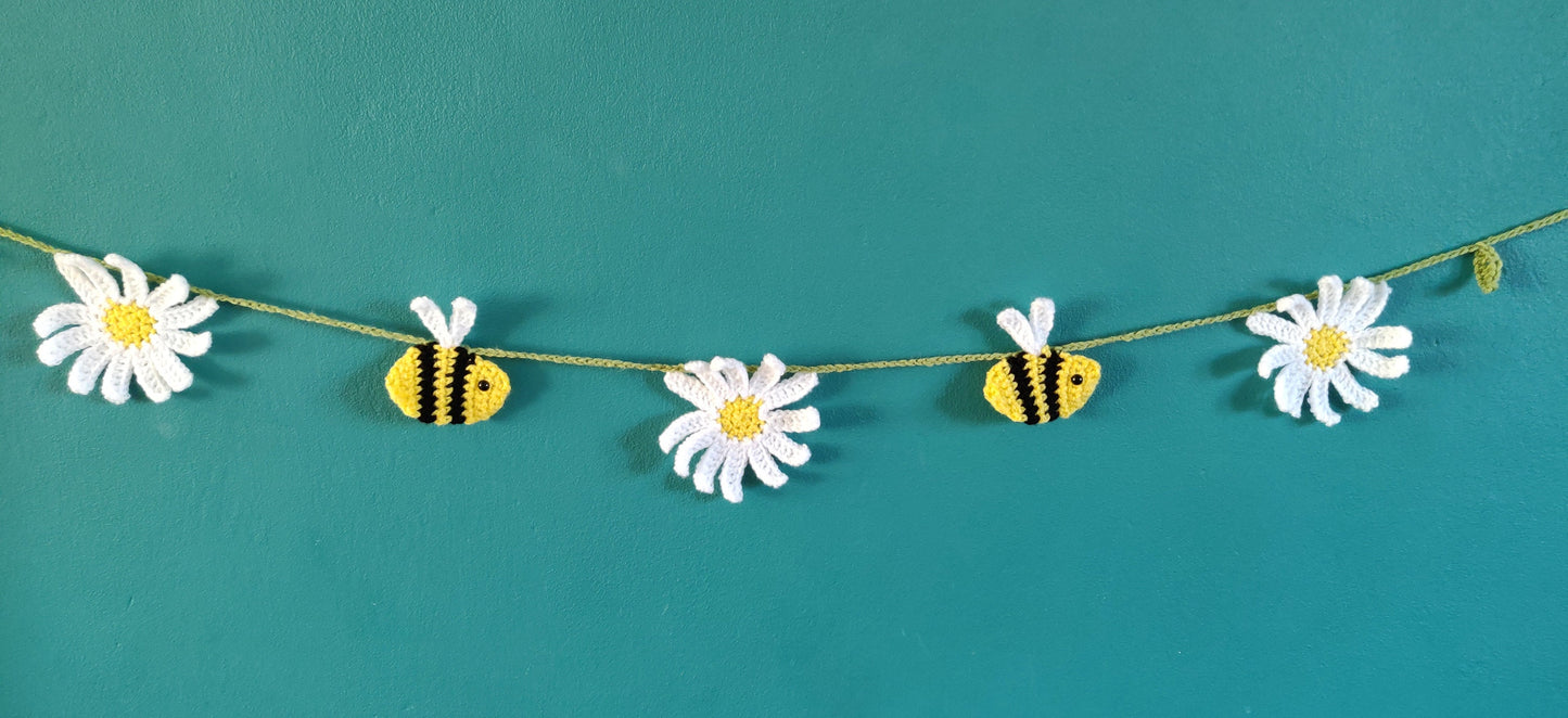 Crochet Daisy and Bee Garland, Summer Bunting