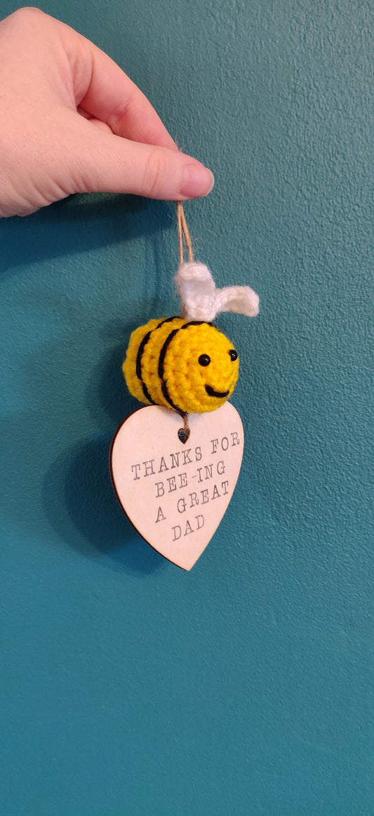 Thanks for Being a Great Dad Wooden Sign, Father's Day Gift, Crochet Bumblebee, Wooden Heart Gift Plaque, Bee Gift for Dad, Dad Pun Gift