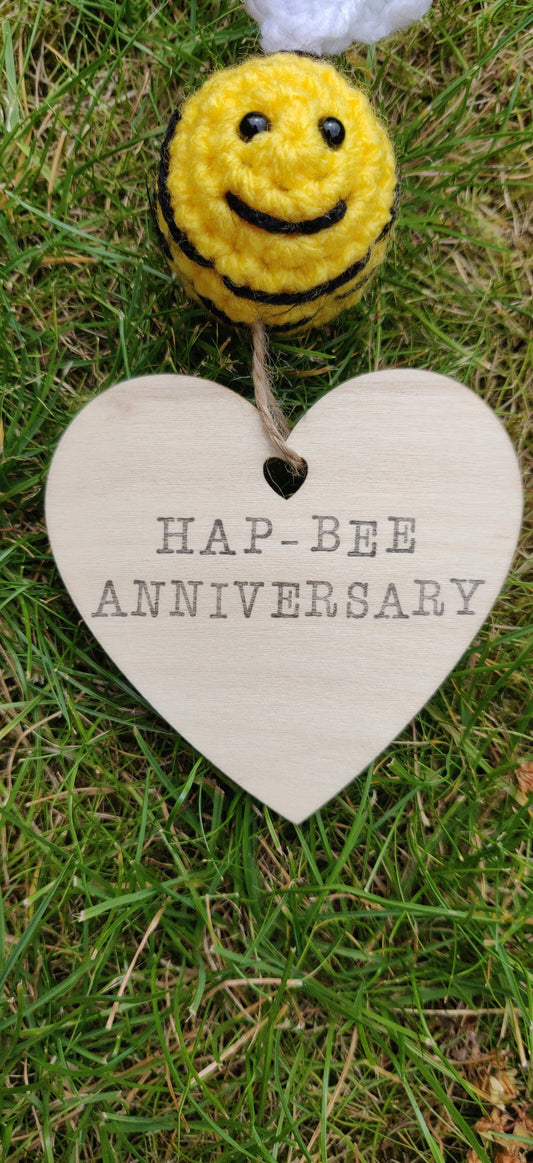 Happy Anniversary Gift, Wood Wedding Anniversary Bee Gift, Fifth Anniversary, Wool Seventh Anniversary Present, Bee Hanging Sign