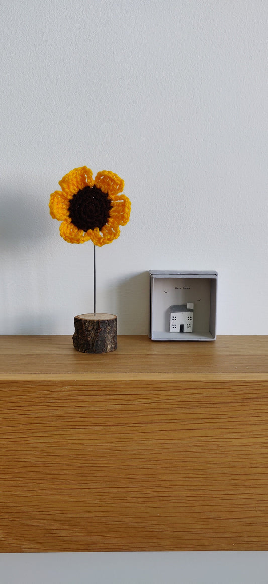 Crochet Sunflower Stem, Sunflower Gift, Sunflower Present for Her Birthday, Summer Decoration, Yellow Flower Art Print, Unique gift For Mum