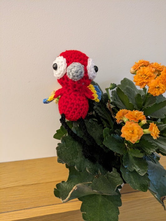 Macaw Parrot Shelf Sitter Ornament, Personalised Bird Pet Portrait, Memorial, Tropical Bird Lover Gift, Crochet Parrot Feather, Parrot Stand