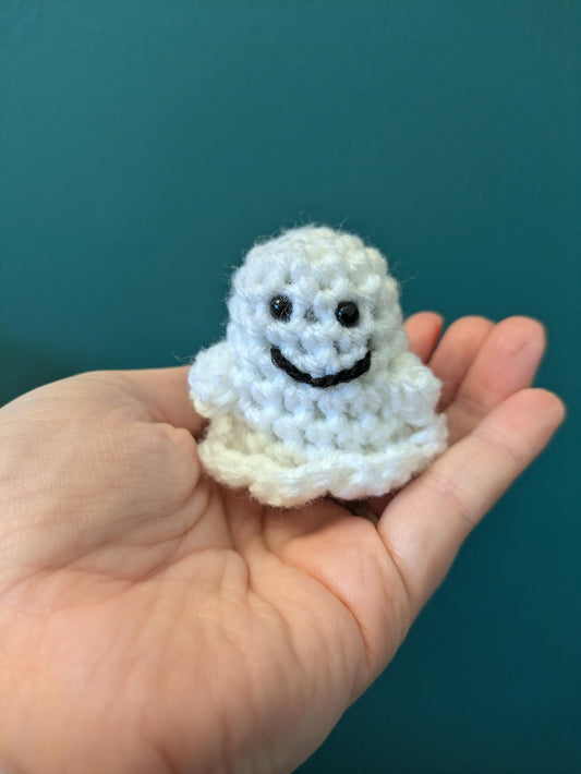 Crochet Ghost Pocket Hug: Halloween Spooky Gift