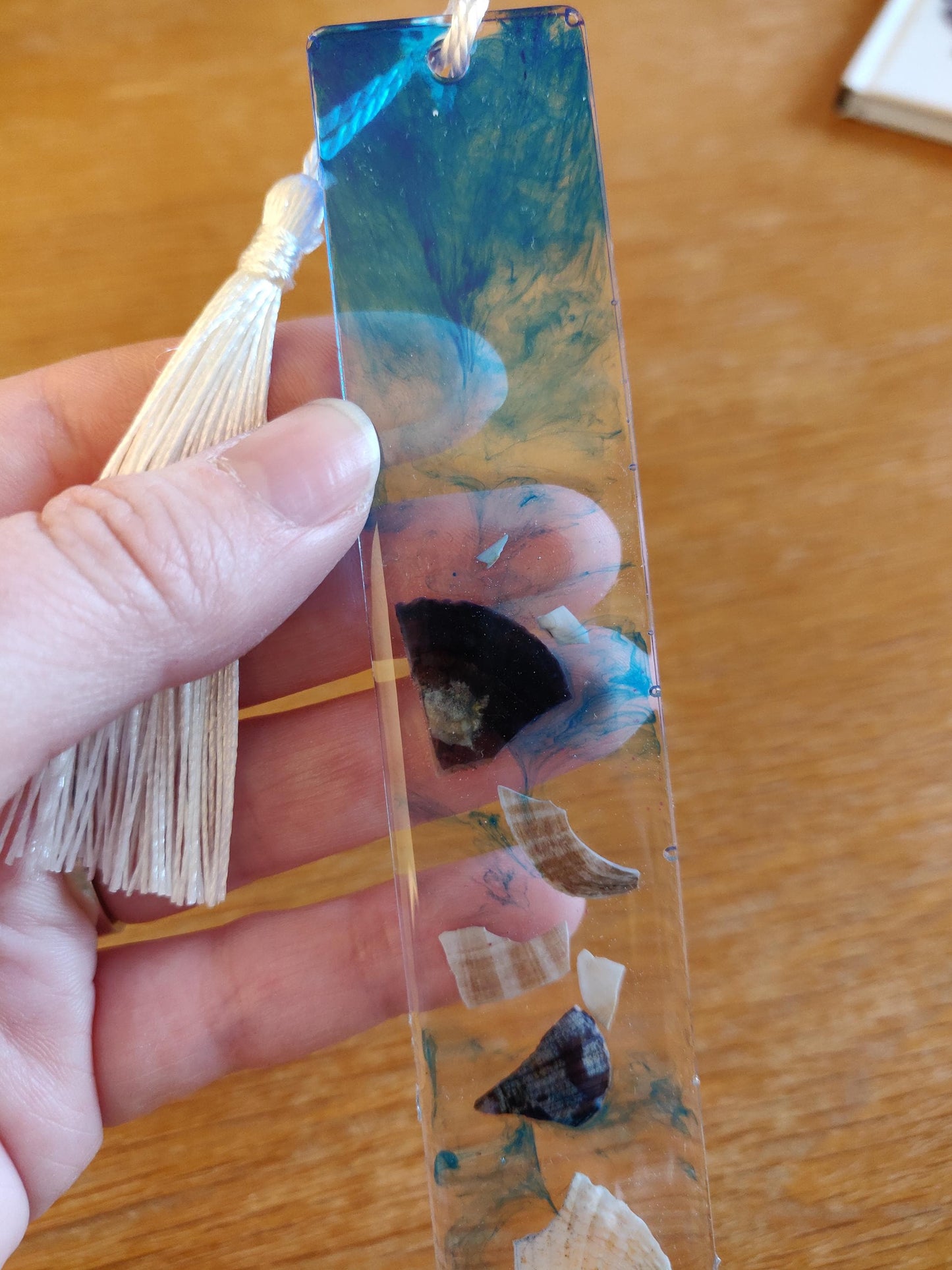 Beach Shells Bookmark Gift, Book Accessories, Resin bookmark for Beach Lover, Nautical Theme, Seaside Gift, Shell Pattern