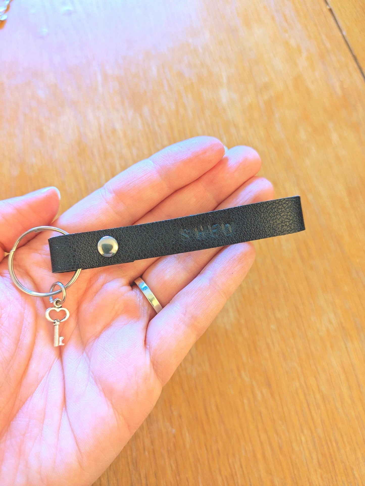 Faux Leather Keyrings with Charms, Personalized Custom Labels for Shed, Garage, Camper & More, PU custom Keychains, Key Organiser, Handmade