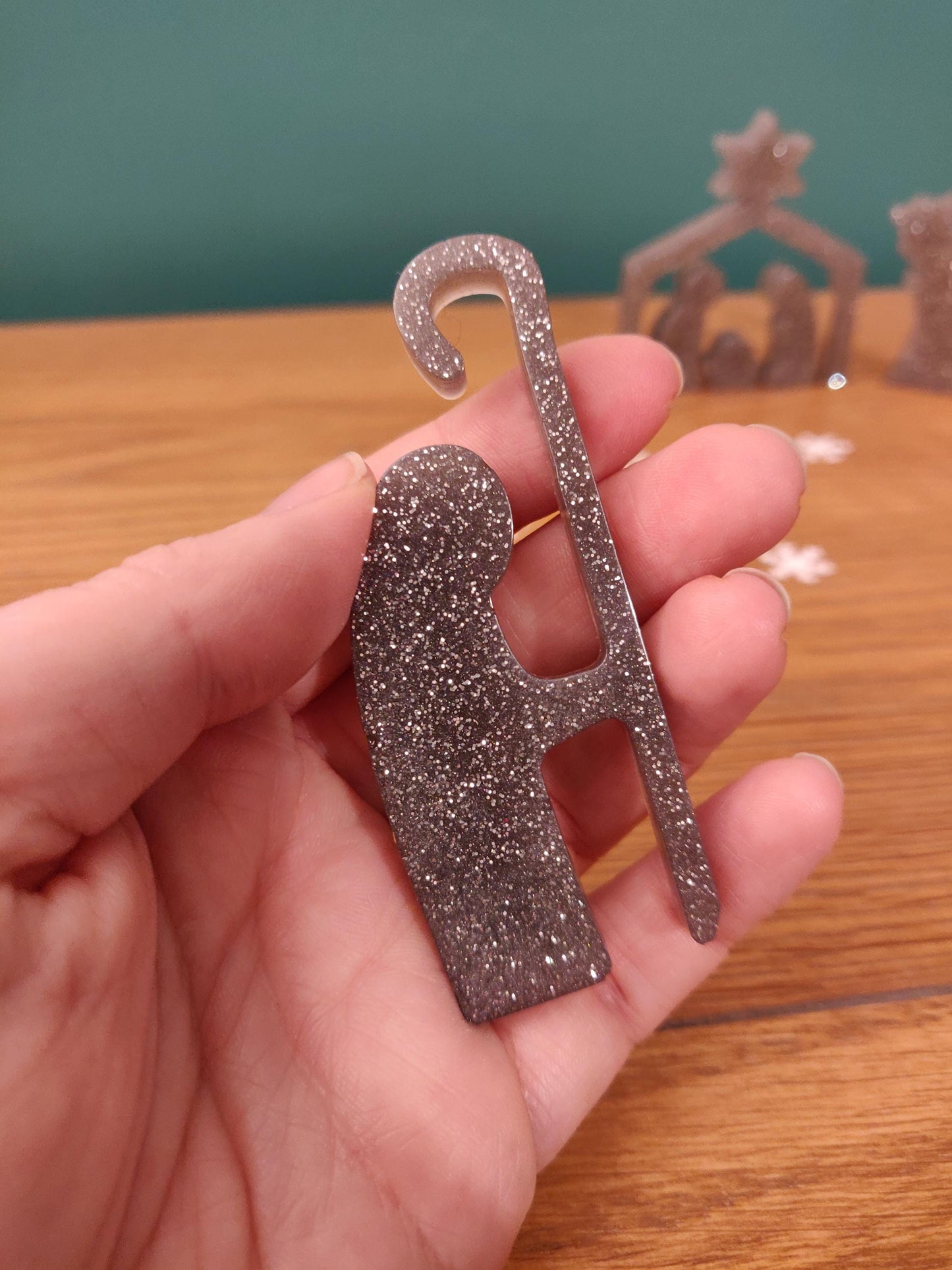 Pearl White Nativity Scene: Golden Angel, Mary, Joseph, Baby Jesus