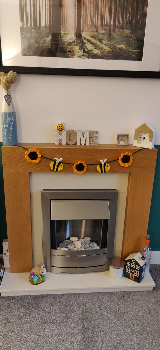 Sunflower and Bee Garland, Summer Garland, Crochet Sunflower Gift, Crochet Bumblebee, Bee Gift for Her, Bee Bunting, Sunflower Bunting