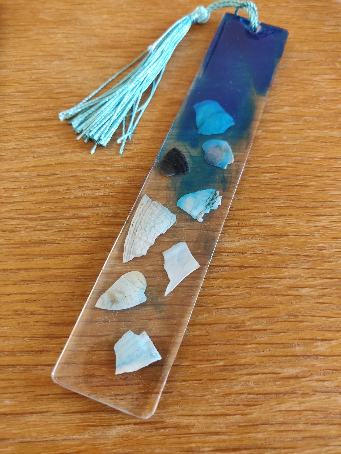Beach Bookmark, Seashell Book Accessories, Resin bookmark with Blue Waves, Shell Pieces and Tassel, Book Lover Gift, Birthday, Secret Santa