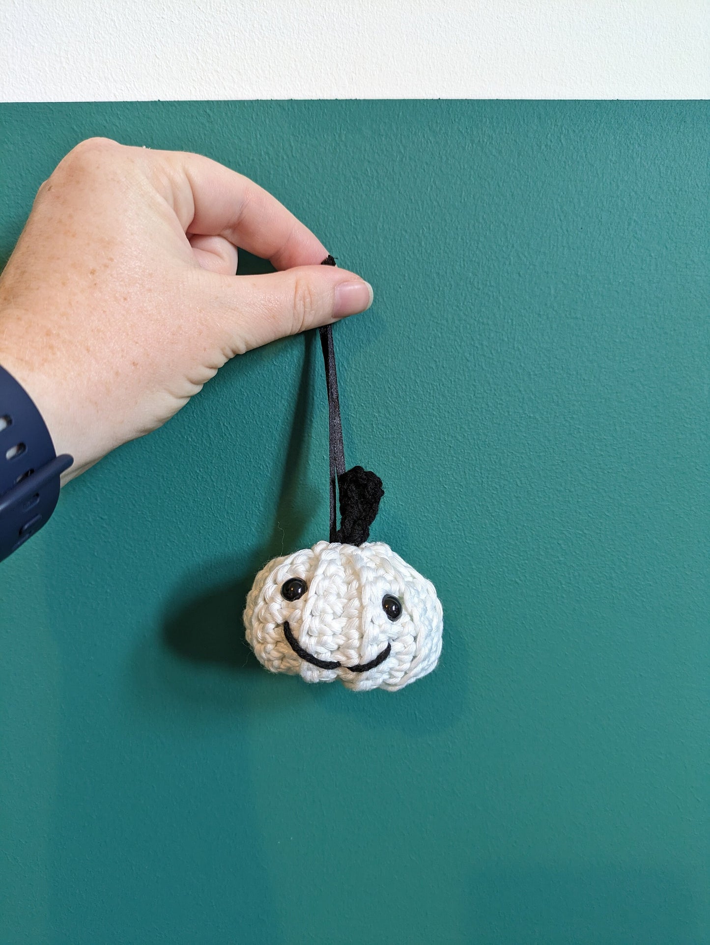 Glow in the Dark Mini Pumpkin with Face, Smiley White Pumpkin, Crochet Ornament, Halloween Decor, Autumn, Fall, Hanging Pumpkin Tree Decor