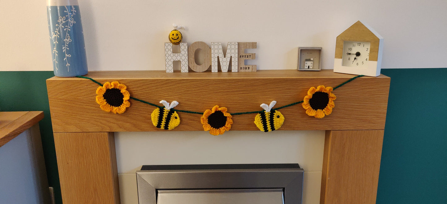 Sunflower and Bee Garland, Summer Garland, Crochet Sunflower Gift, Crochet Bumblebee, Bee Gift for Her, Bee Bunting, Sunflower Bunting