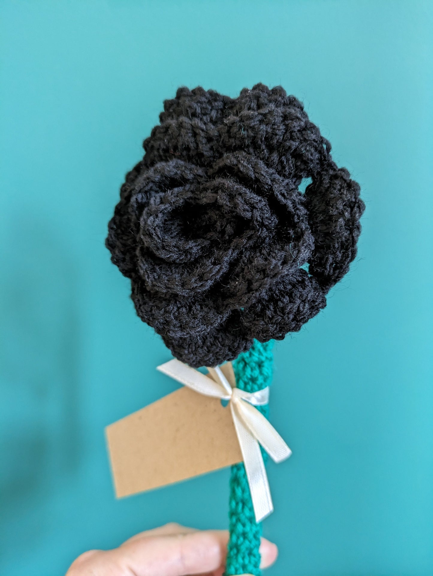 Black Rose Gift, Crochet Flower Gift, Gift for Friend, Crochet Bouquet, Personalised Halloween Decor, Artificial Gothic Rose Decor