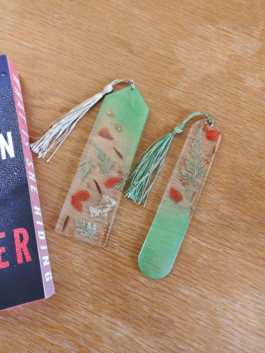 Red Petal Bookmark, Summer Flowers Book Accessories, Resin bookmark, Green with Tassel, Book Lover Gift, Birthday, Secret Santa