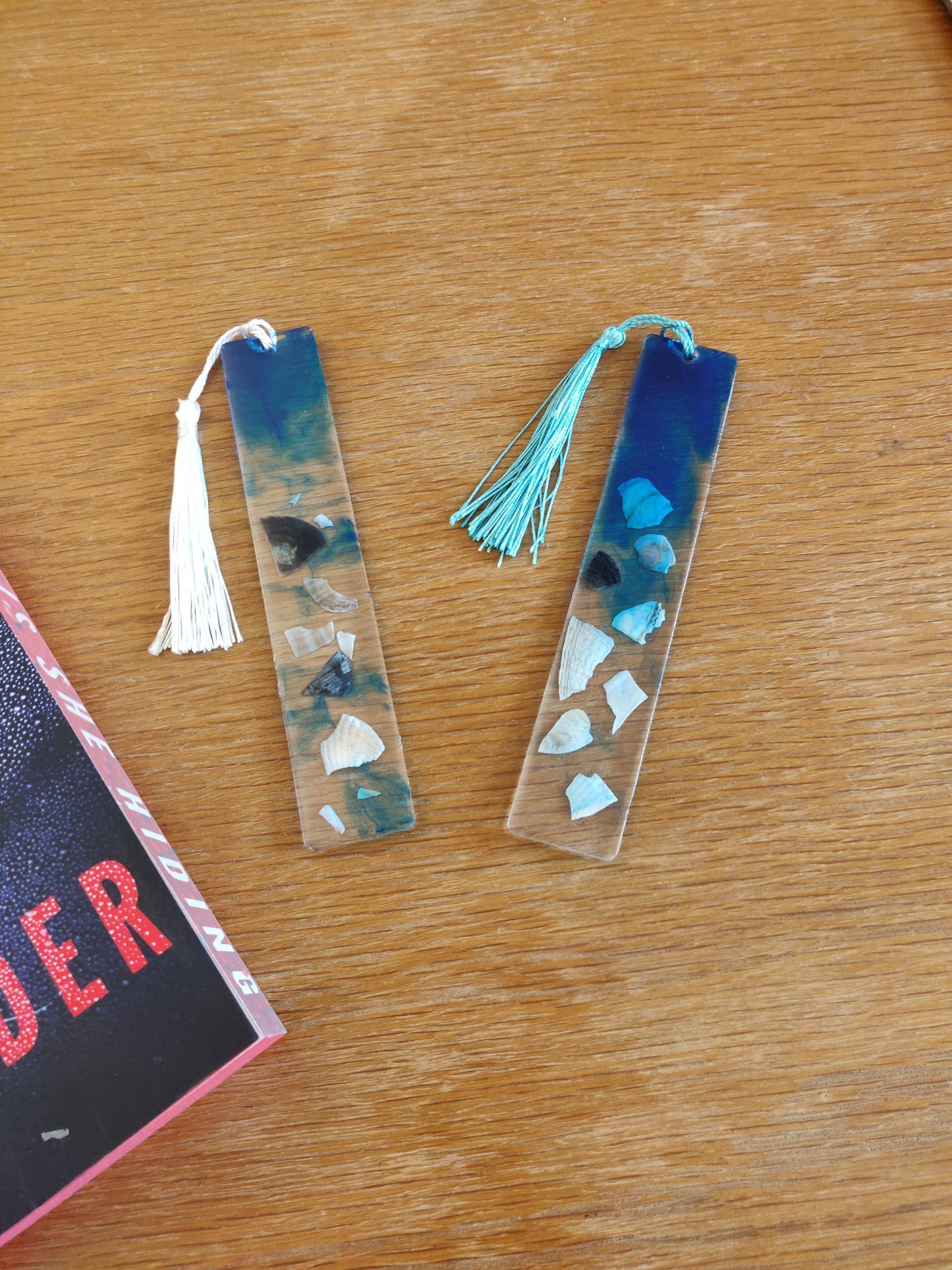 Beach Bookmark, Seashell Book Accessories, Resin bookmark with Blue Waves, Shell Pieces and Tassel, Book Lover Gift, Birthday, Secret Santa