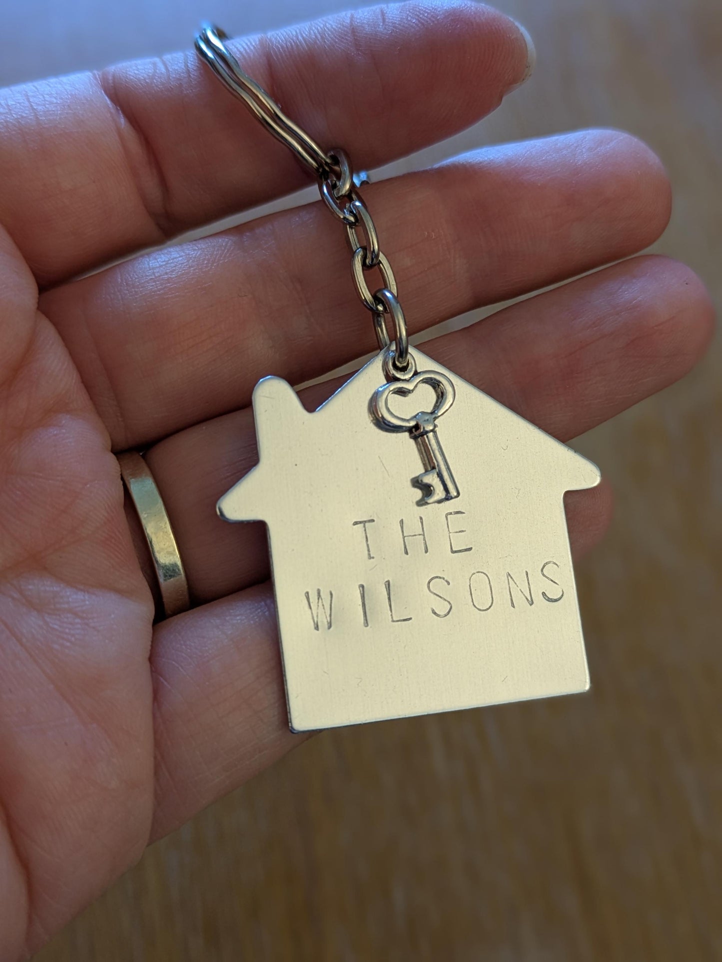 Personalized House Keychain, New Home Gift, Custom Family Name Keyring, Housewarming, First Home Keychain, Home Sweet Home, Moving Date