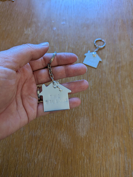 Personalized House Keychain, New Home Gift, Custom Family Name Keyring, Housewarming, First Home Keychain, Home Sweet Home, Moving Date