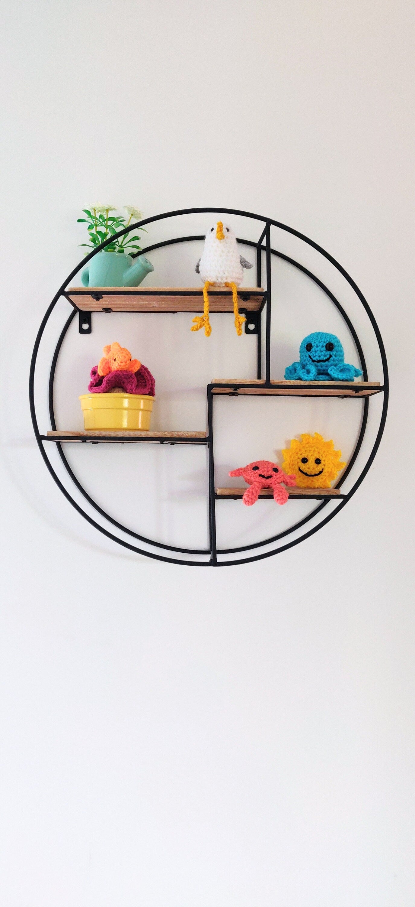 Crochet Seagull Shelf Sitter: Beach Decor with Santa Hat