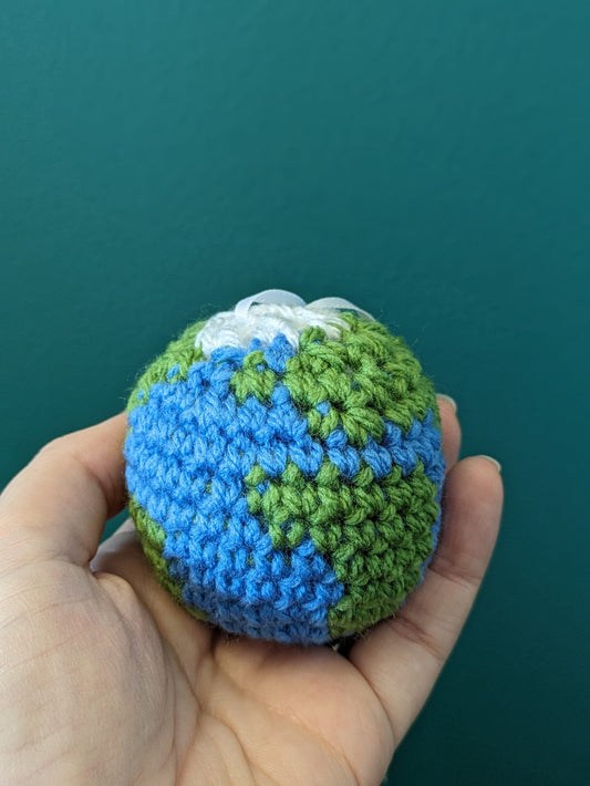 Worlds Best Teacher Gift, Crochet Globe, Best Teacher in the World, Personalised Gift Tag, Hanging Decoration, Teacher Appreciation