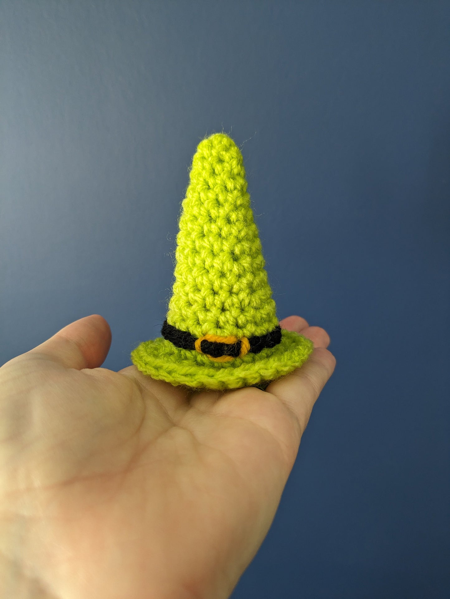 Mini Witch Hat Bottle Topper: Gothic Halloween Decor