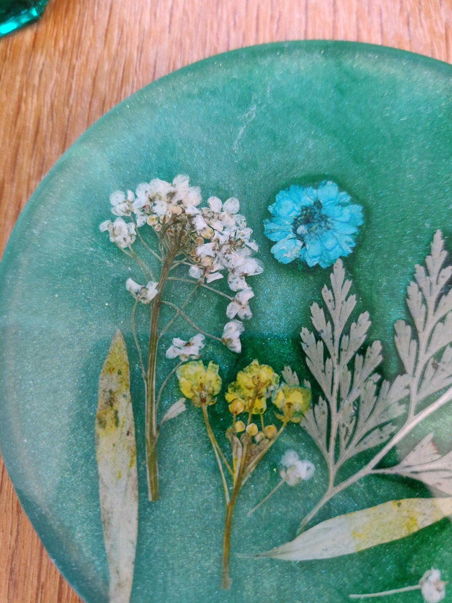 Floral Epoxy Resin Coaster, Dried Flower Decor, Emerald Green Coaster Set, Blue and White Unique Floral Coaster, Housewarming Table Gift
