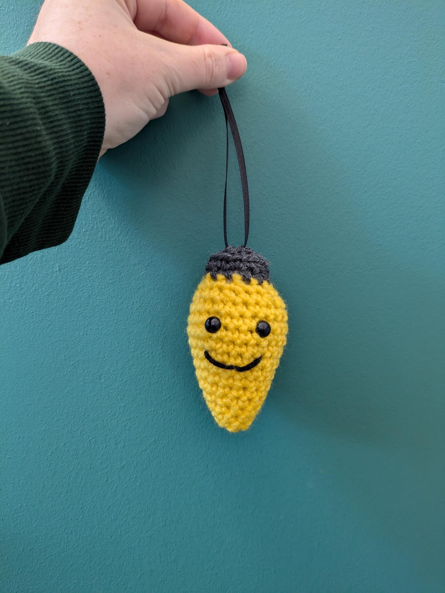 Crochet Christmas Lights, Christmas Tree Bauble with Smiley Face, Amigirumi Decoration, Kawaii, Yellow Fake Light Bulb, Friendly Fairy Light