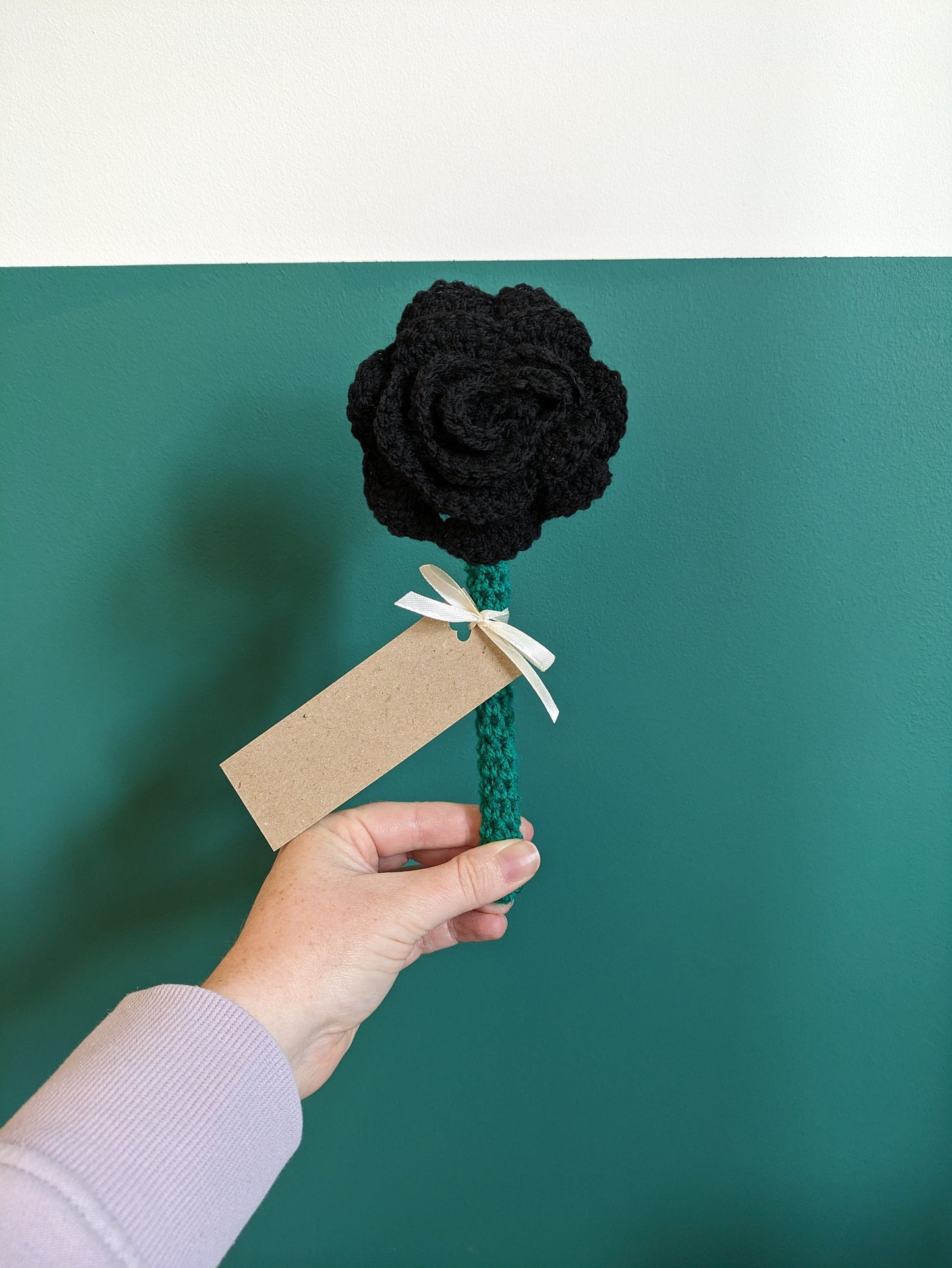 Black Rose Gift, Crochet Flower Gift, Gift for Friend, Crochet Bouquet, Personalised Halloween Decor, Artificial Gothic Rose Decor