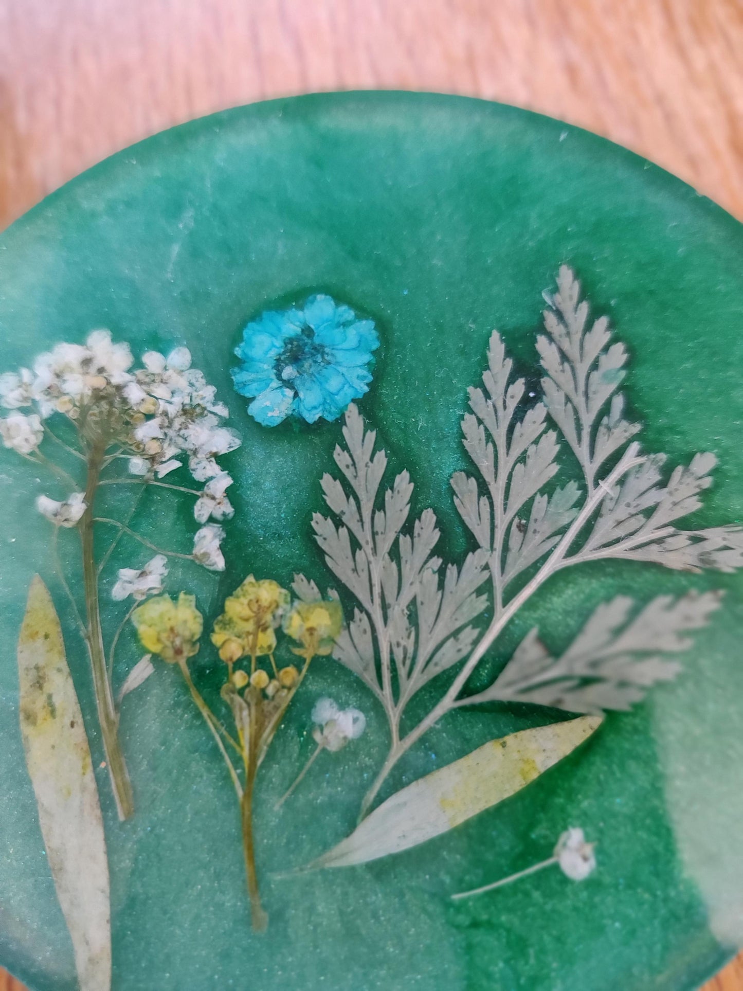 Floral Epoxy Resin Coaster, Dried Flower Decor, Emerald Green Coaster Set, Blue and White Unique Floral Coaster, Housewarming Table Gift