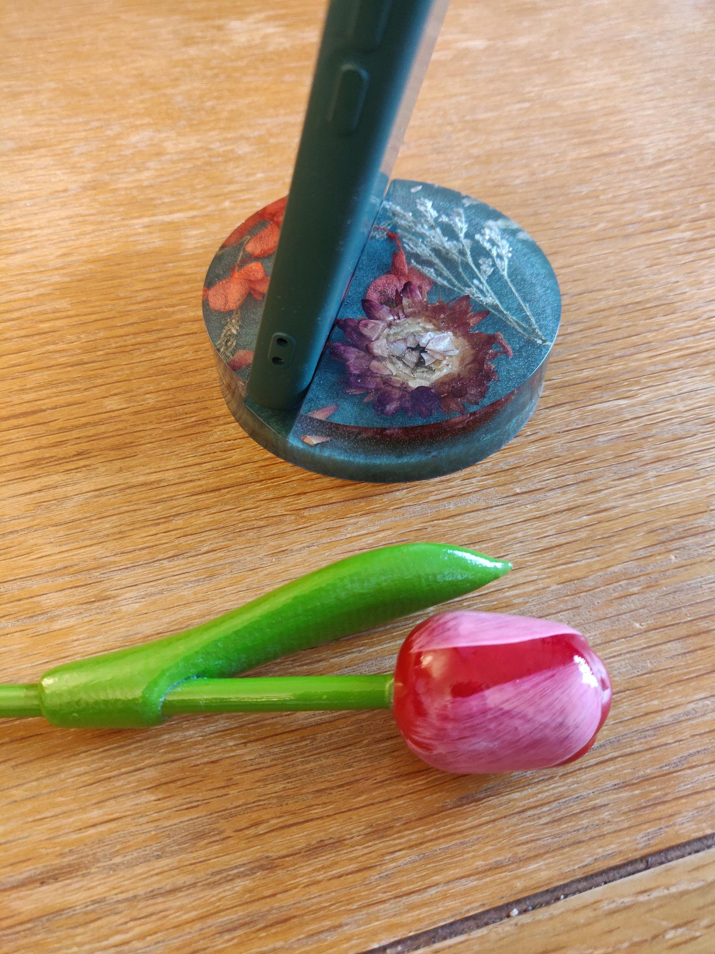 Resin Phone Stand, Emerald Green Floral Stand, Desk Decor, Flower Phone Holder, Dried Flower Display, Tablet Stand, New Home, New Job Gift