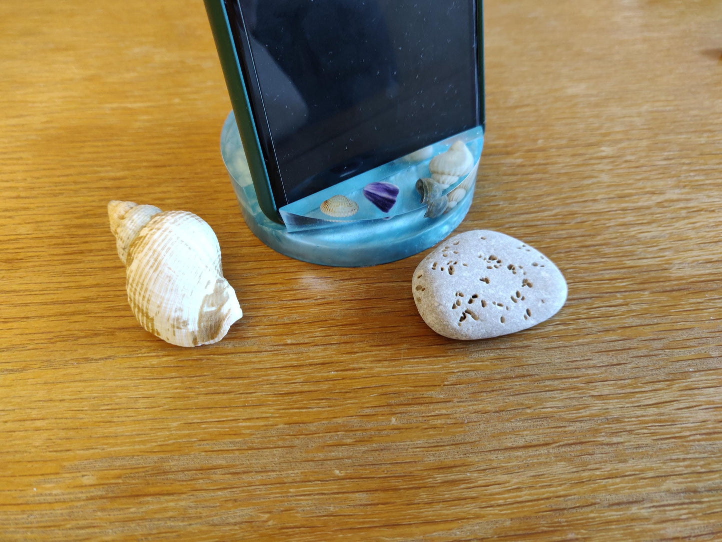 Resin Phone Stand, Beach Themed Stand, Desk Decor, Shell Phone Holder, Sea Waves Ornament, Tablet Stand, New Home, New Job Gift