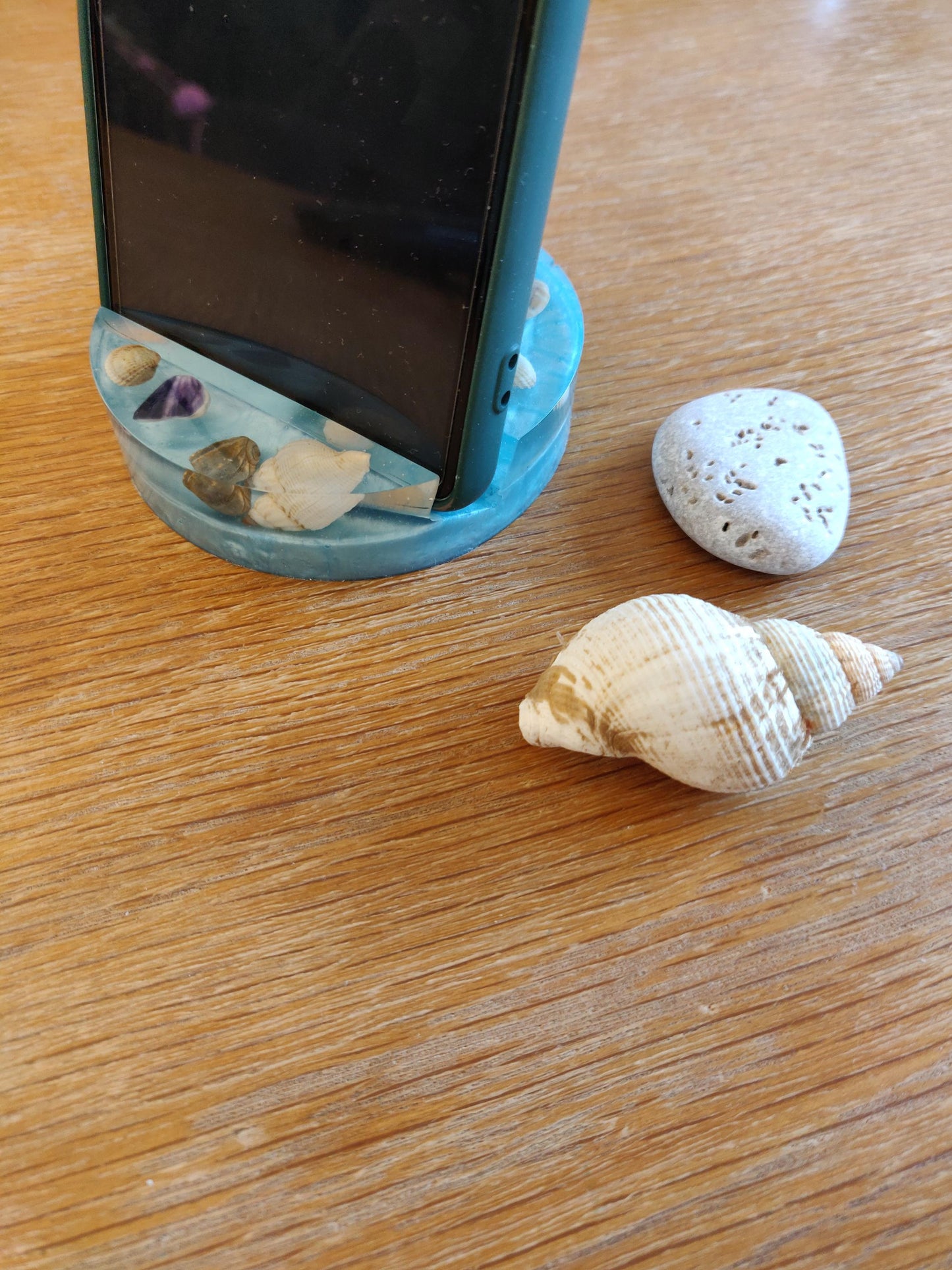 Resin Phone Stand, Beach Themed Stand, Desk Decor, Shell Phone Holder, Sea Waves Ornament, Tablet Stand, New Home, New Job Gift