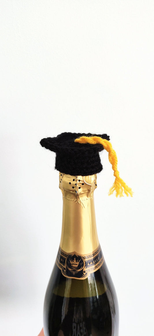 Crochet Graduation Cap Bottle Topper: Mortarboard Gift