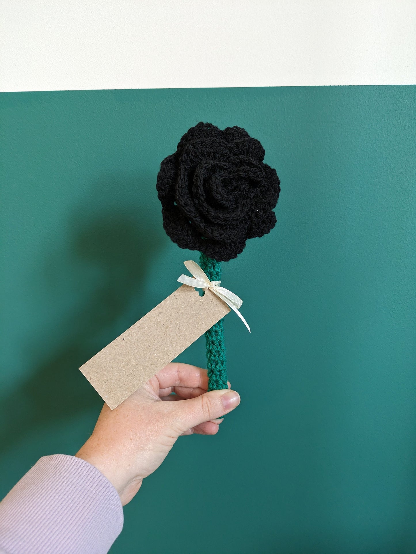 Black Rose Gift, Crochet Flower Gift, Gift for Friend, Crochet Bouquet, Personalised Halloween Decor, Artificial Gothic Rose Decor