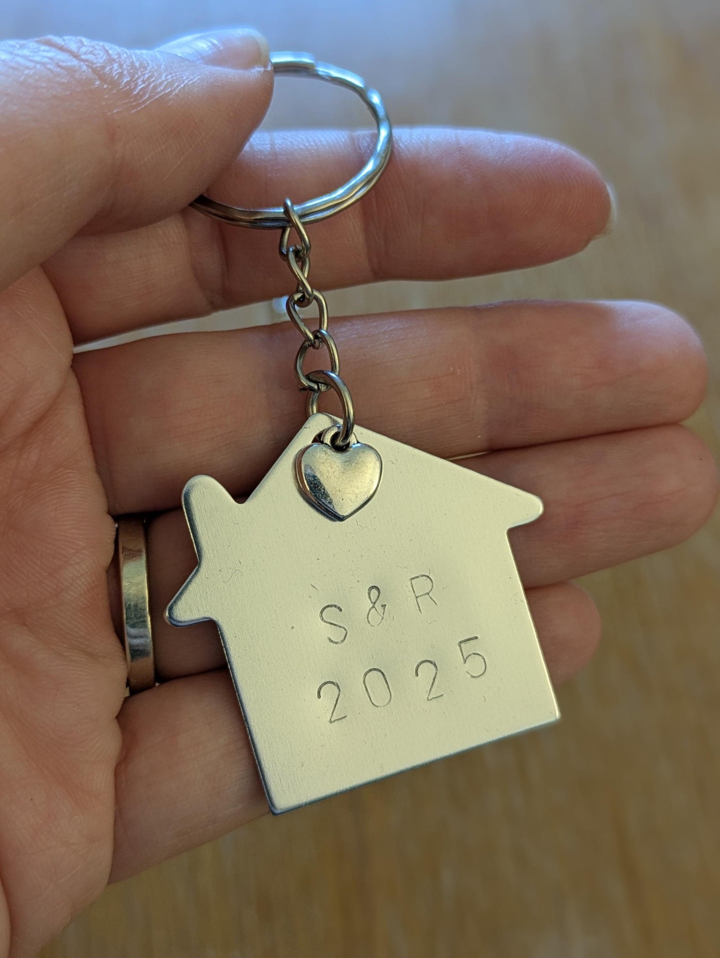 Personalized House Keychain, New Home Gift, Custom Family Name Keyring, Housewarming, First Home Keychain, Home Sweet Home, Moving Date