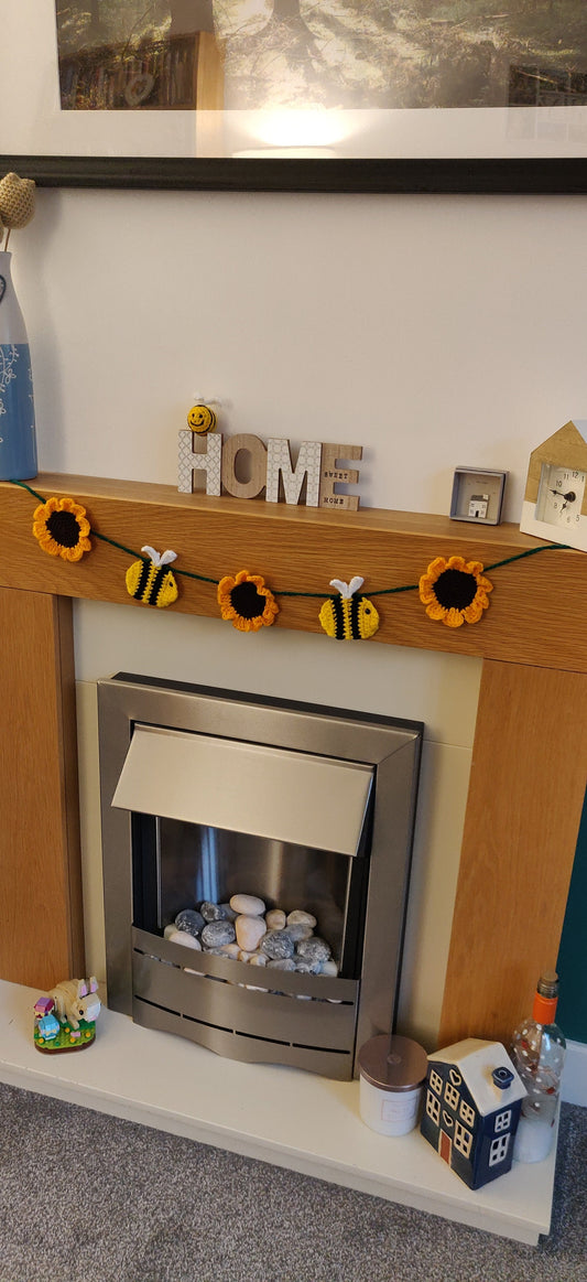 Sunflower and Bee Garland, Summer Garland, Crochet Sunflower Gift, Crochet Bumblebee, Bee Gift for Her, Bee Bunting, Sunflower Bunting