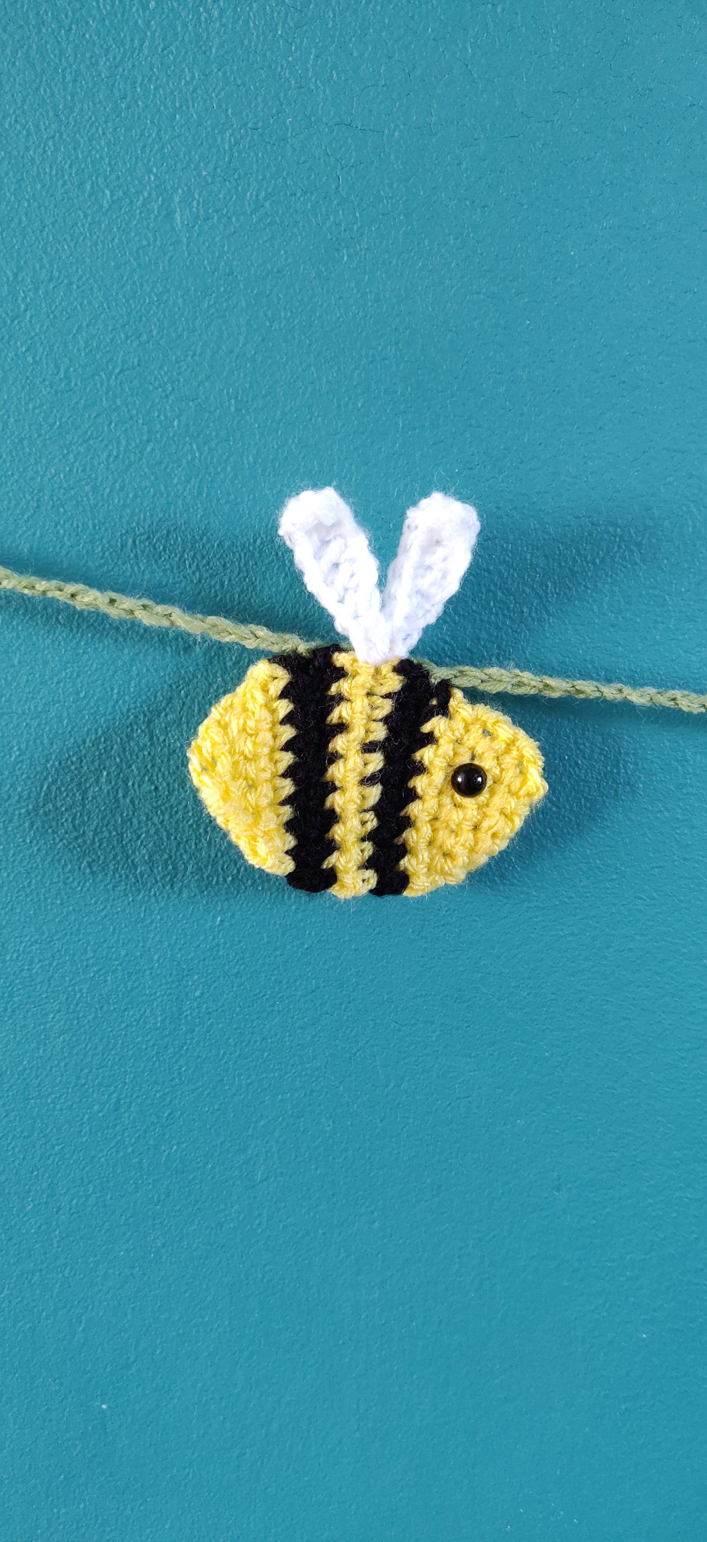 Sunflower and Bee Garland, Summer Garland, Crochet Sunflower Gift, Crochet Bumblebee, Bee Gift for Her, Bee Bunting, Sunflower Bunting