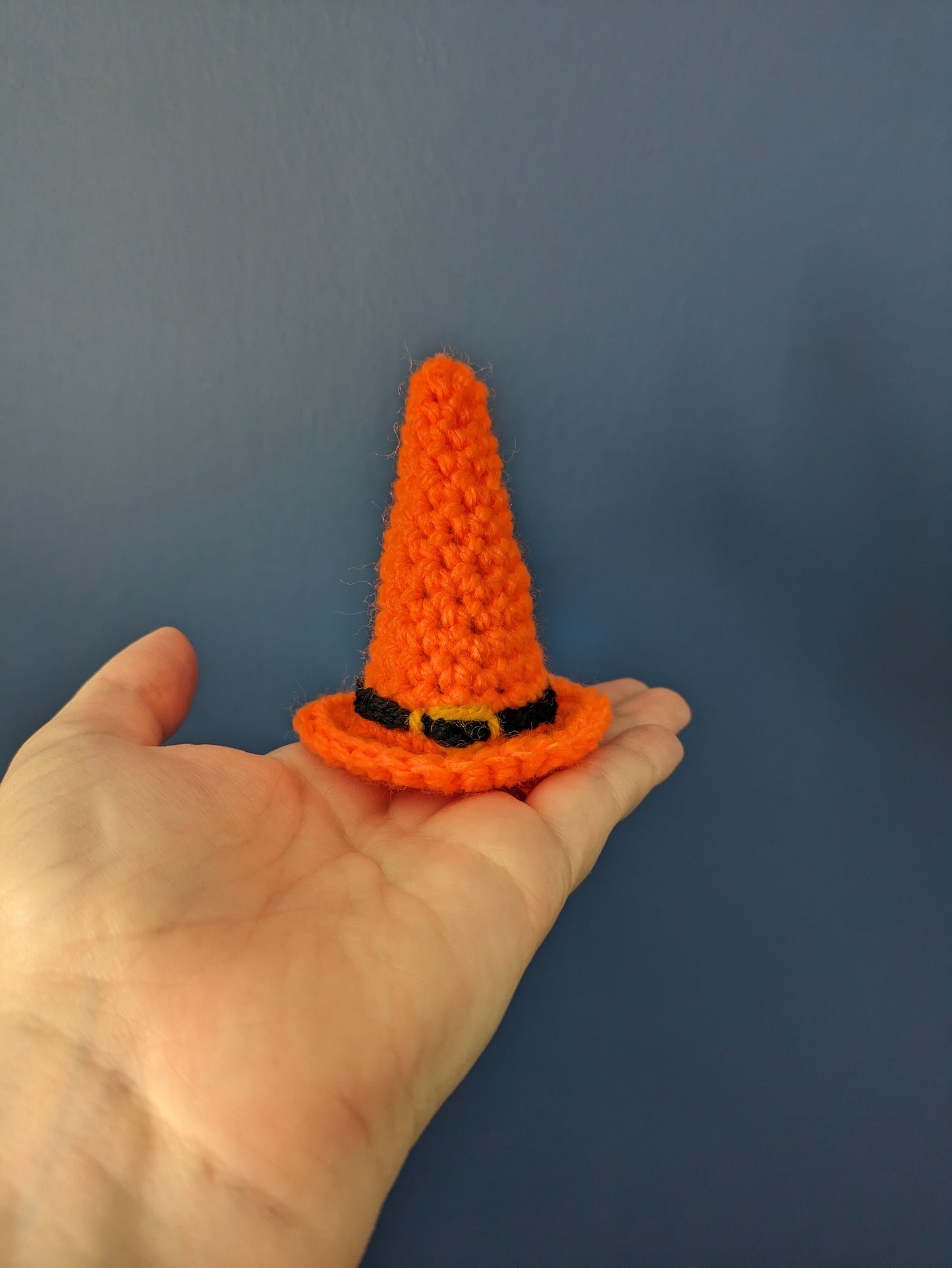 Mini Witch Hat Bottle Topper: Gothic Halloween Decor
