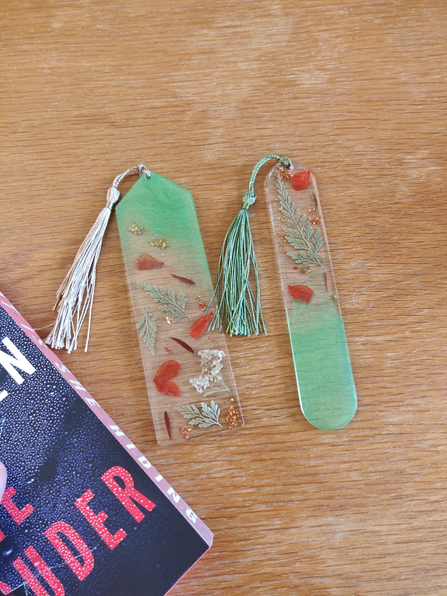Red Petal Bookmark, Summer Flowers Book Accessories, Resin bookmark, Green with Tassel, Book Lover Gift, Birthday, Secret Santa