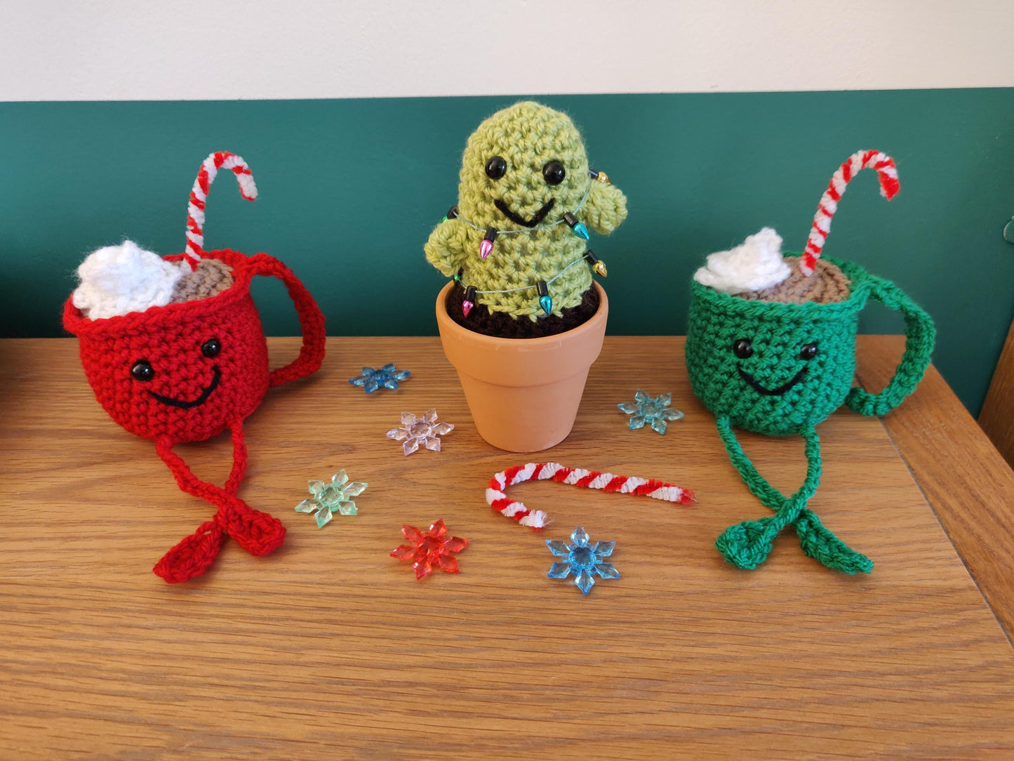 Christmas Tree Bottle Topper, Champagne Bottle Cover, Mini Xmas Tree, Crochet Tree with Colourful Mini Light Bulbs, Secret Santa Gift