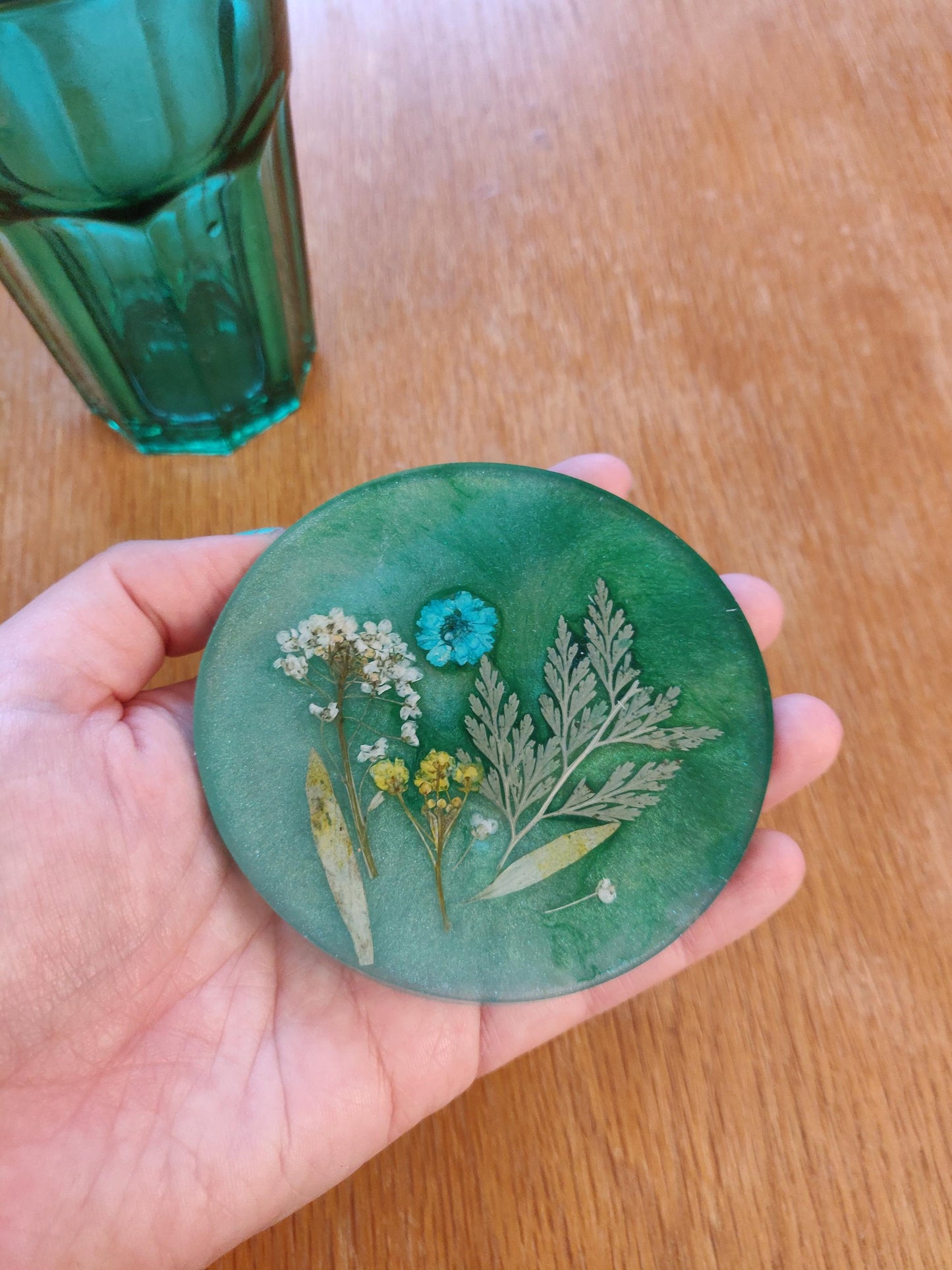 Floral Epoxy Resin Coaster, Dried Flower Decor, Emerald Green Coaster Set, Blue and White Unique Floral Coaster, Housewarming Table Gift