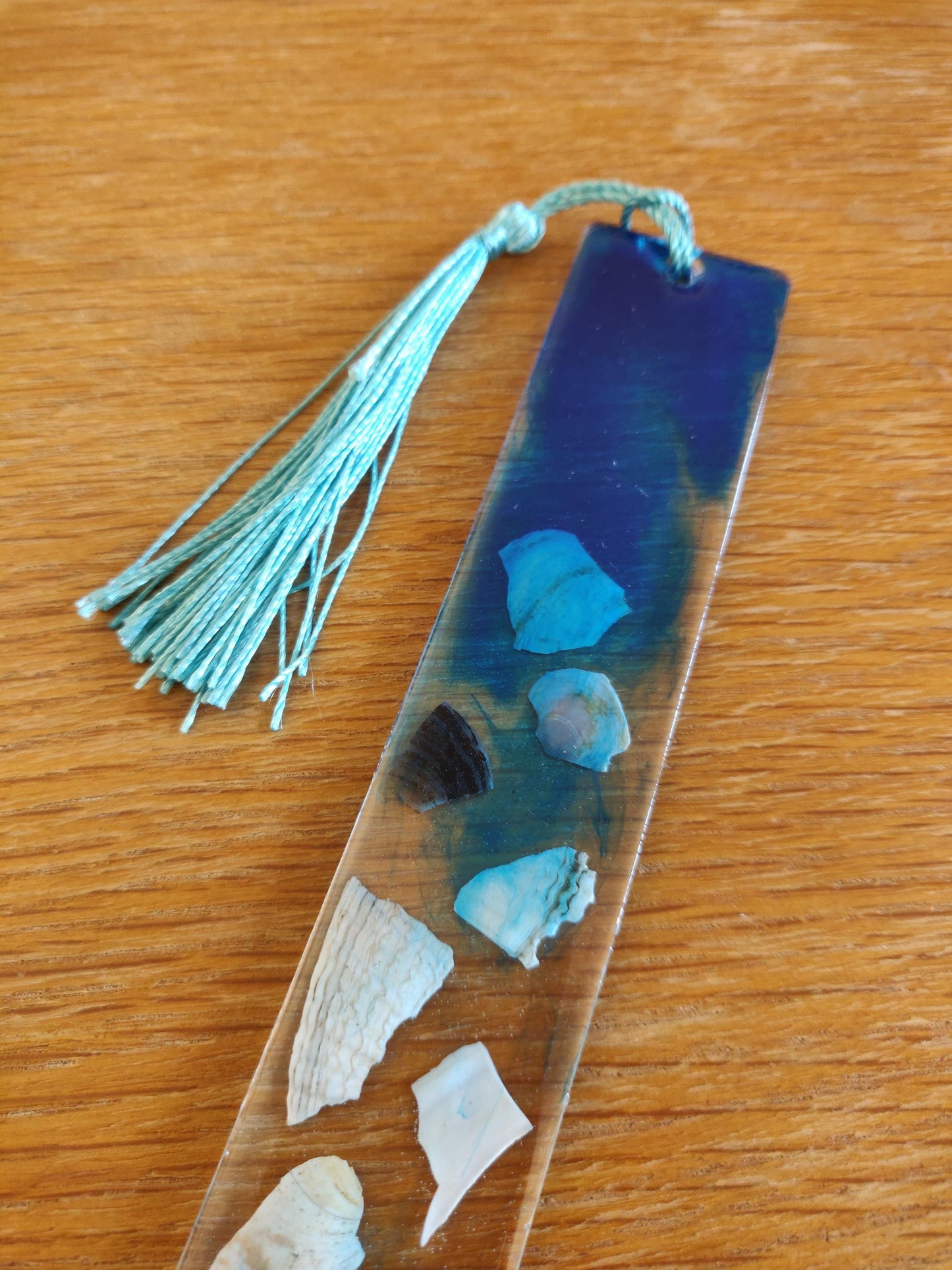 Beach Bookmark, Seashell Book Accessories, Resin bookmark with Blue Waves, Shell Pieces and Tassel, Book Lover Gift, Birthday, Secret Santa