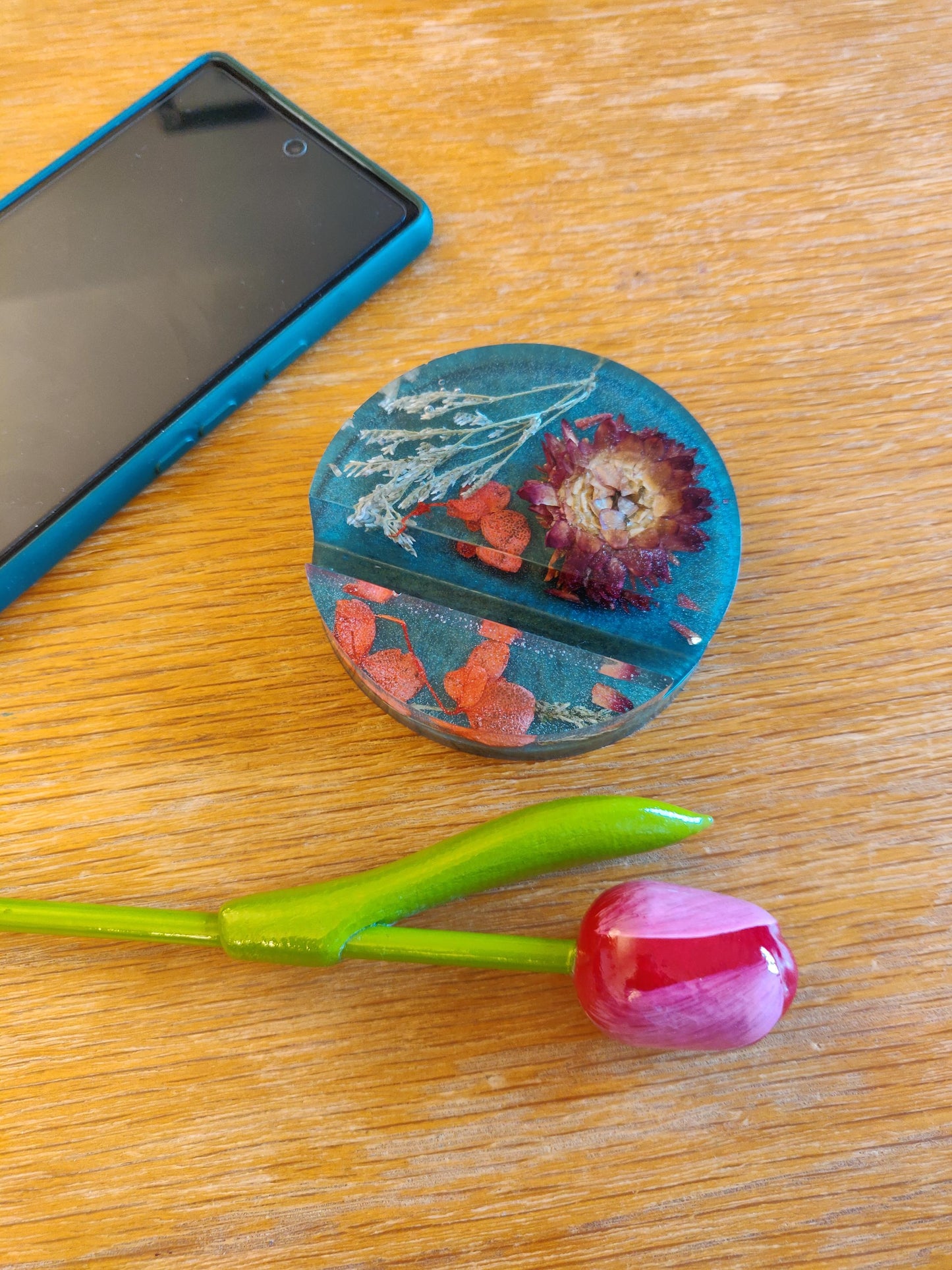 Resin Phone Stand, Beach Themed Stand, Desk Decor, Shell Phone Holder, Sea Waves Ornament, Tablet Stand, New Home, New Job Gift