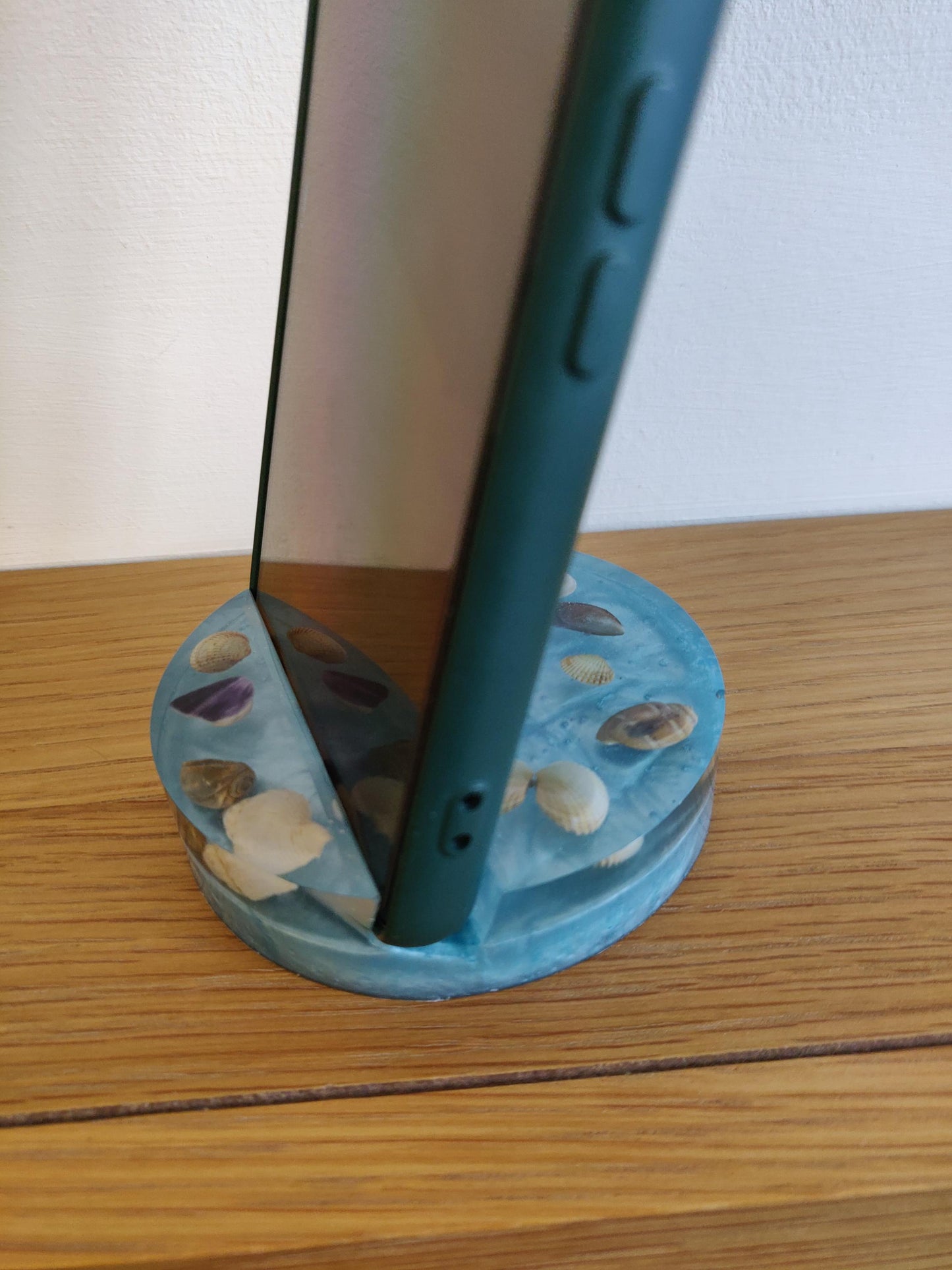 Resin Phone Stand, Beach Themed Stand, Desk Decor, Shell Phone Holder, Sea Waves Ornament, Tablet Stand, New Home, New Job Gift