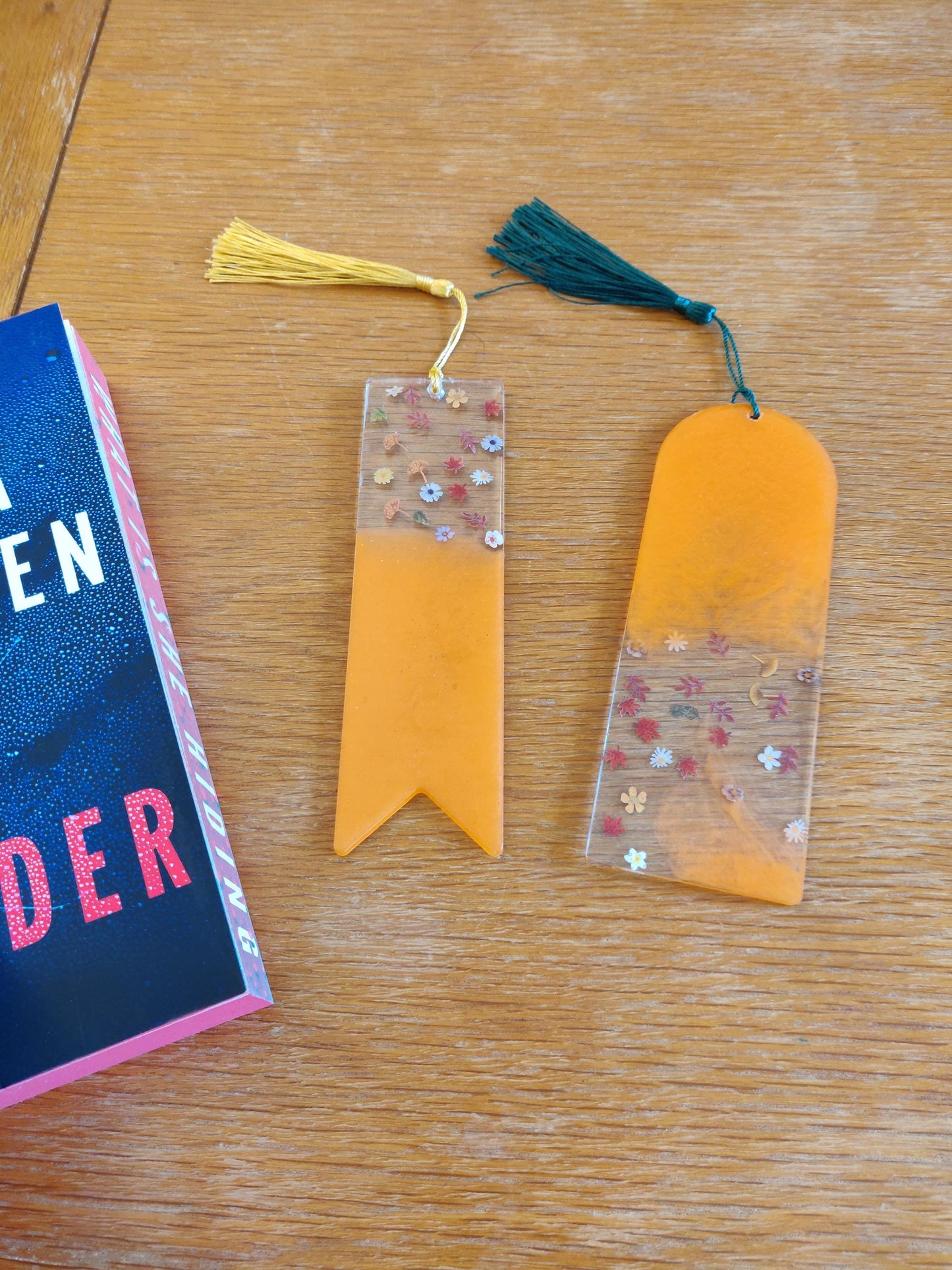 Red Petal Bookmark, Summer Flowers Book Accessories, Resin bookmark, Green with Tassel, Book Lover Gift, Birthday, Secret Santa
