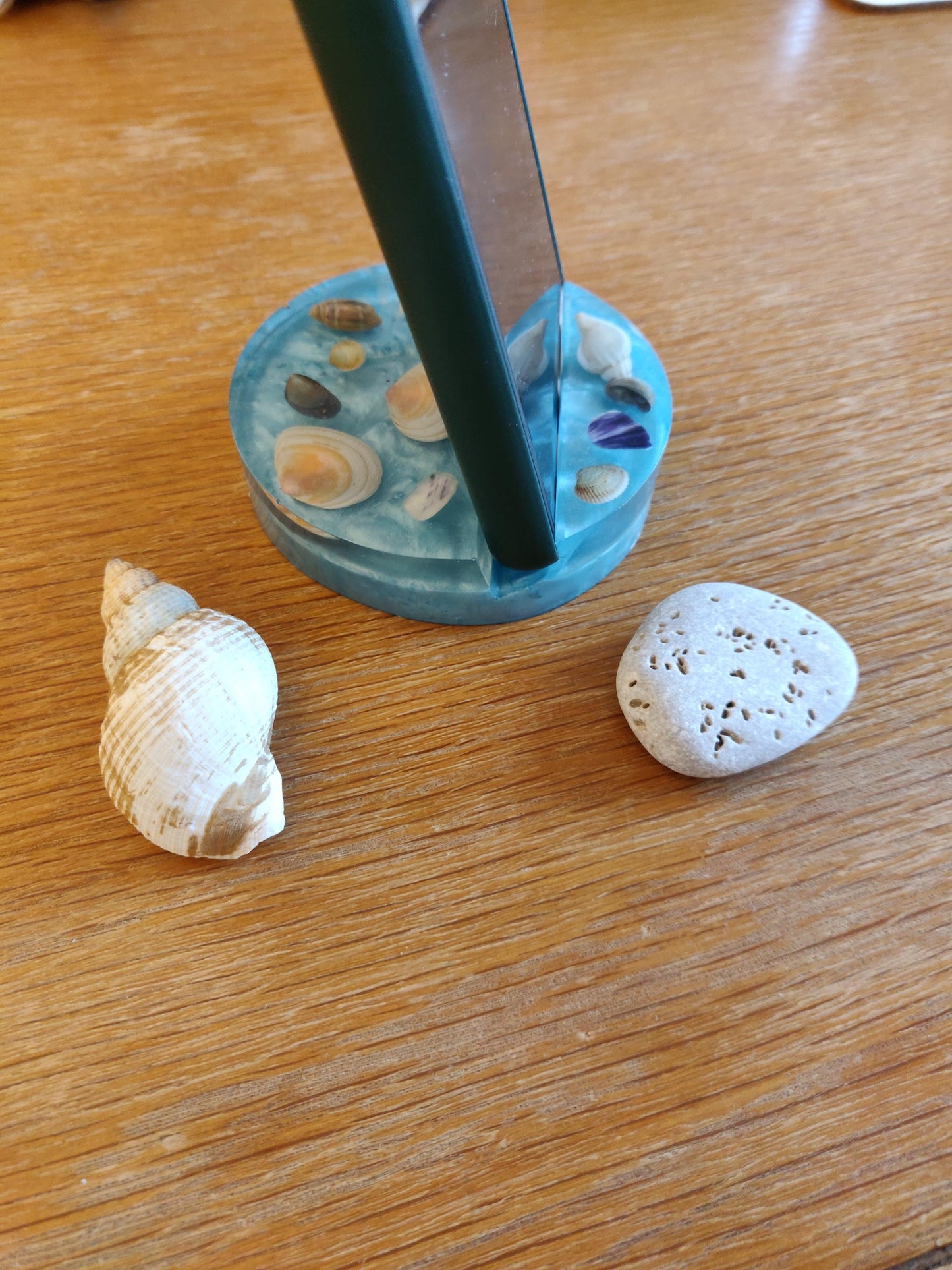 Resin Phone Stand, Beach Themed Stand, Desk Decor, Shell Phone Holder, Sea Waves Ornament, Tablet Stand, New Home, New Job Gift