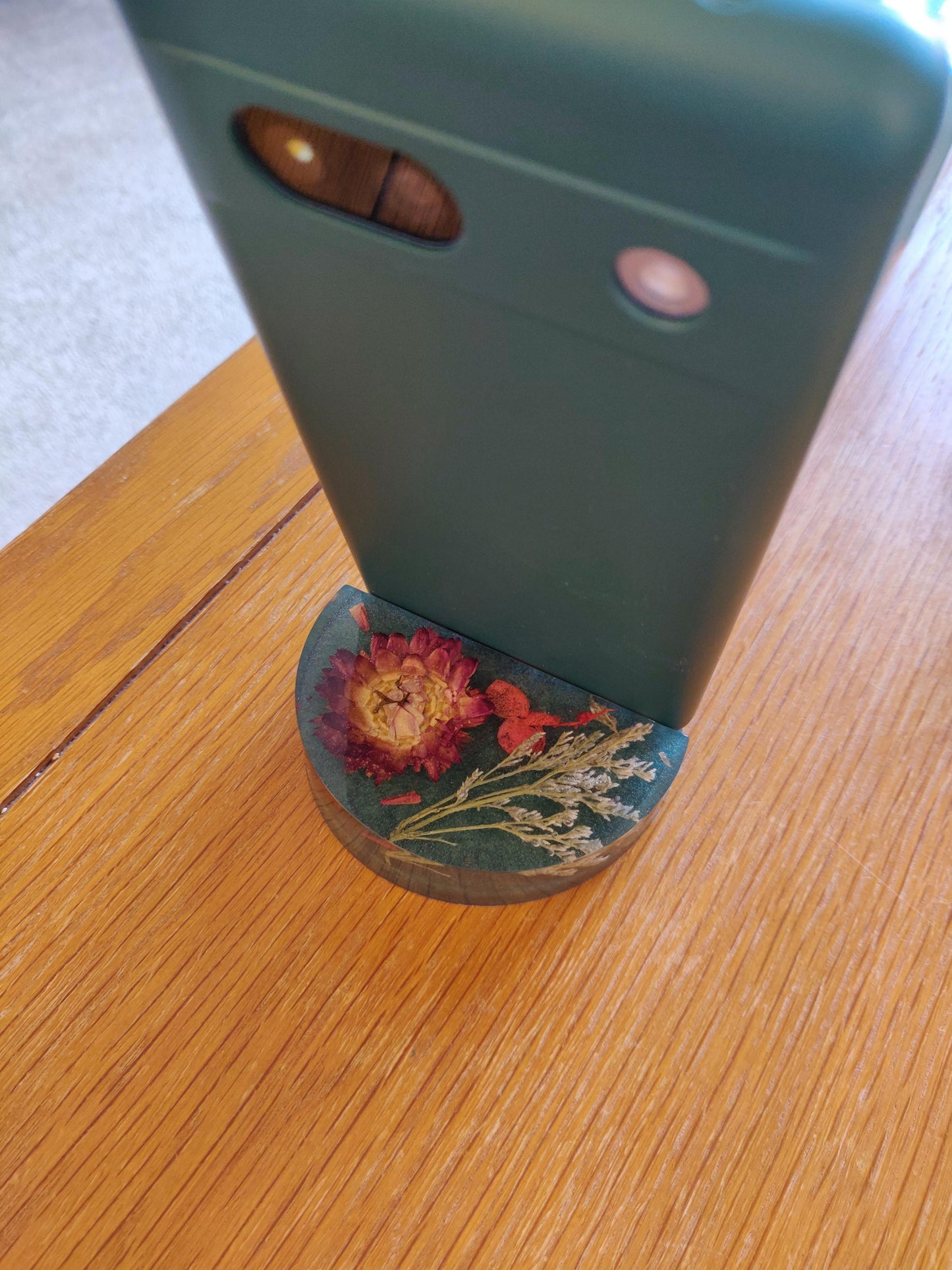 Resin Phone Stand, Emerald Green Floral Stand, Desk Decor, Flower Phone Holder, Dried Flower Display, Tablet Stand, New Home, New Job Gift