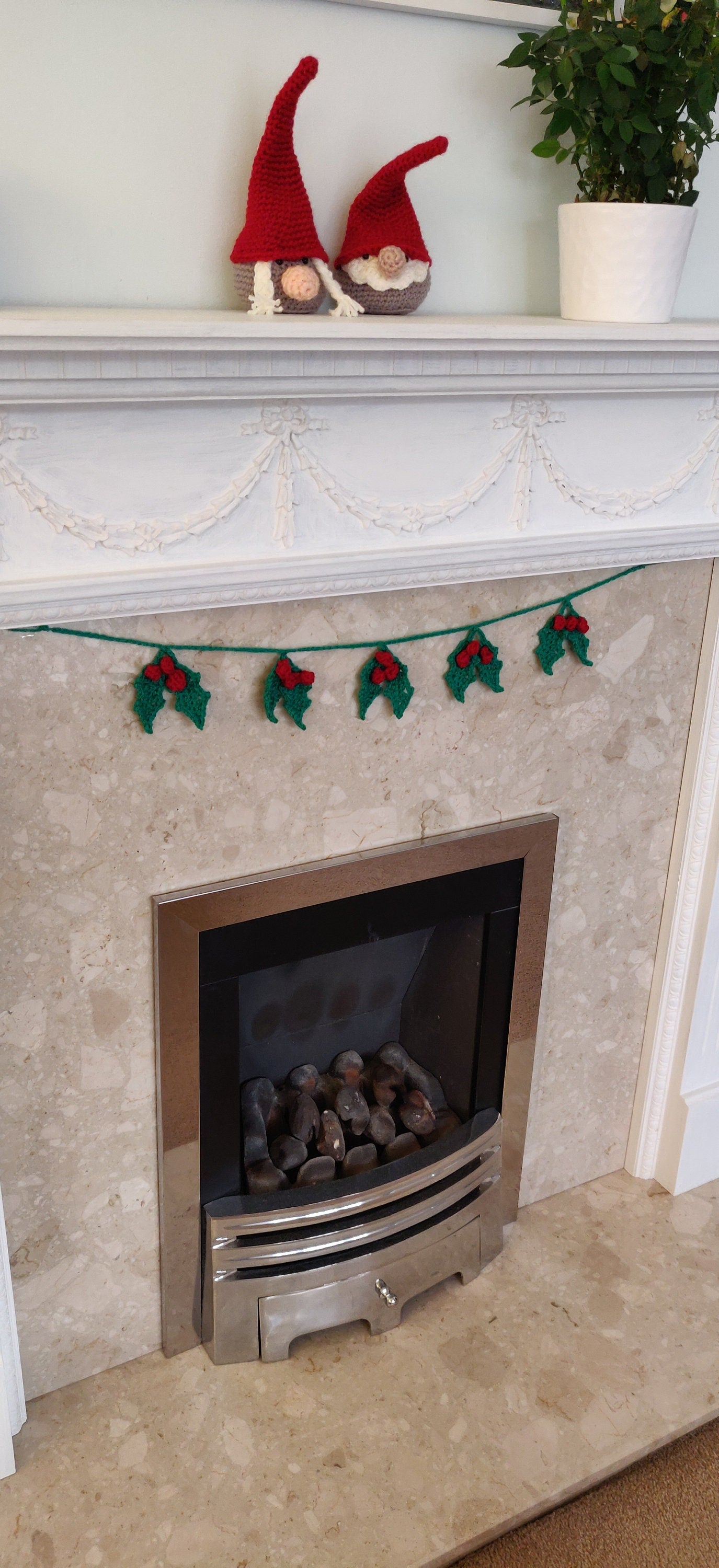 Crochet Christmas Holly Garland: Handmade Holiday Decoration