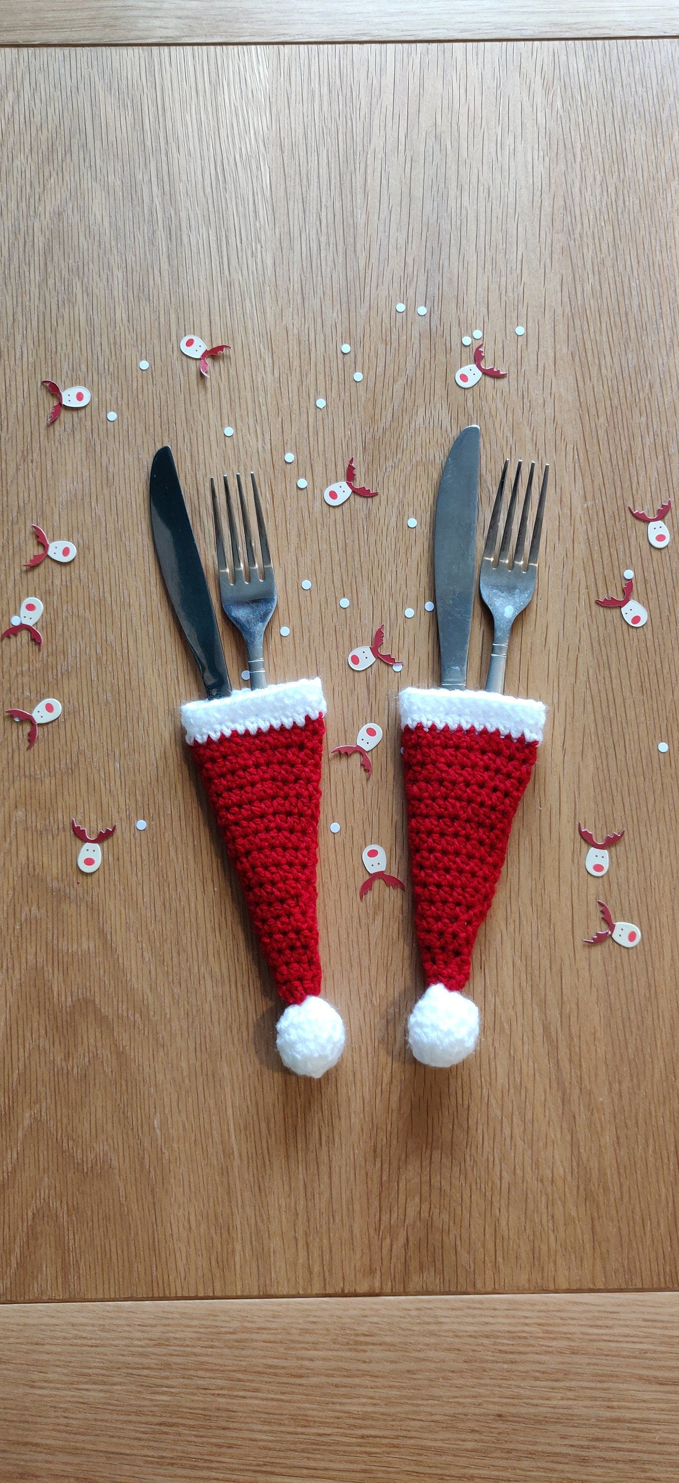 Crochet Christmas Hat Cutlery Holder: Festive Tableware