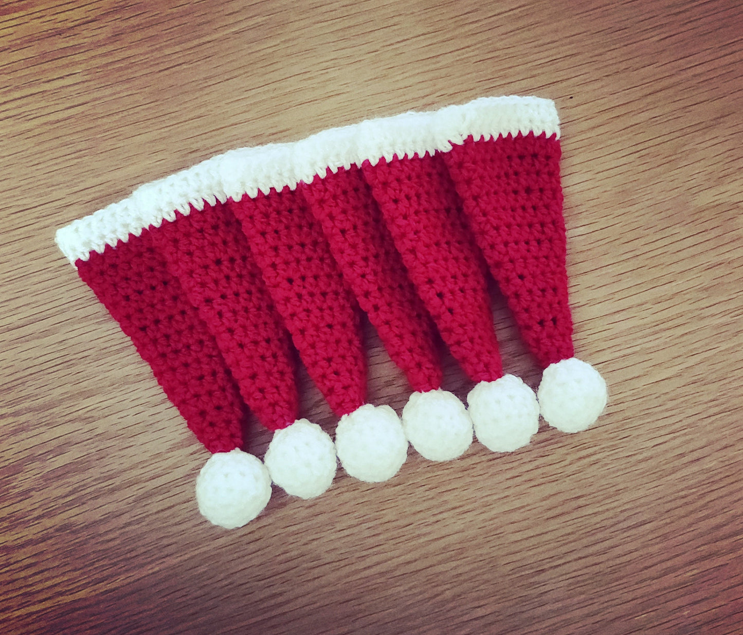 Crochet Christmas Hat Cutlery Holder: Festive Tableware