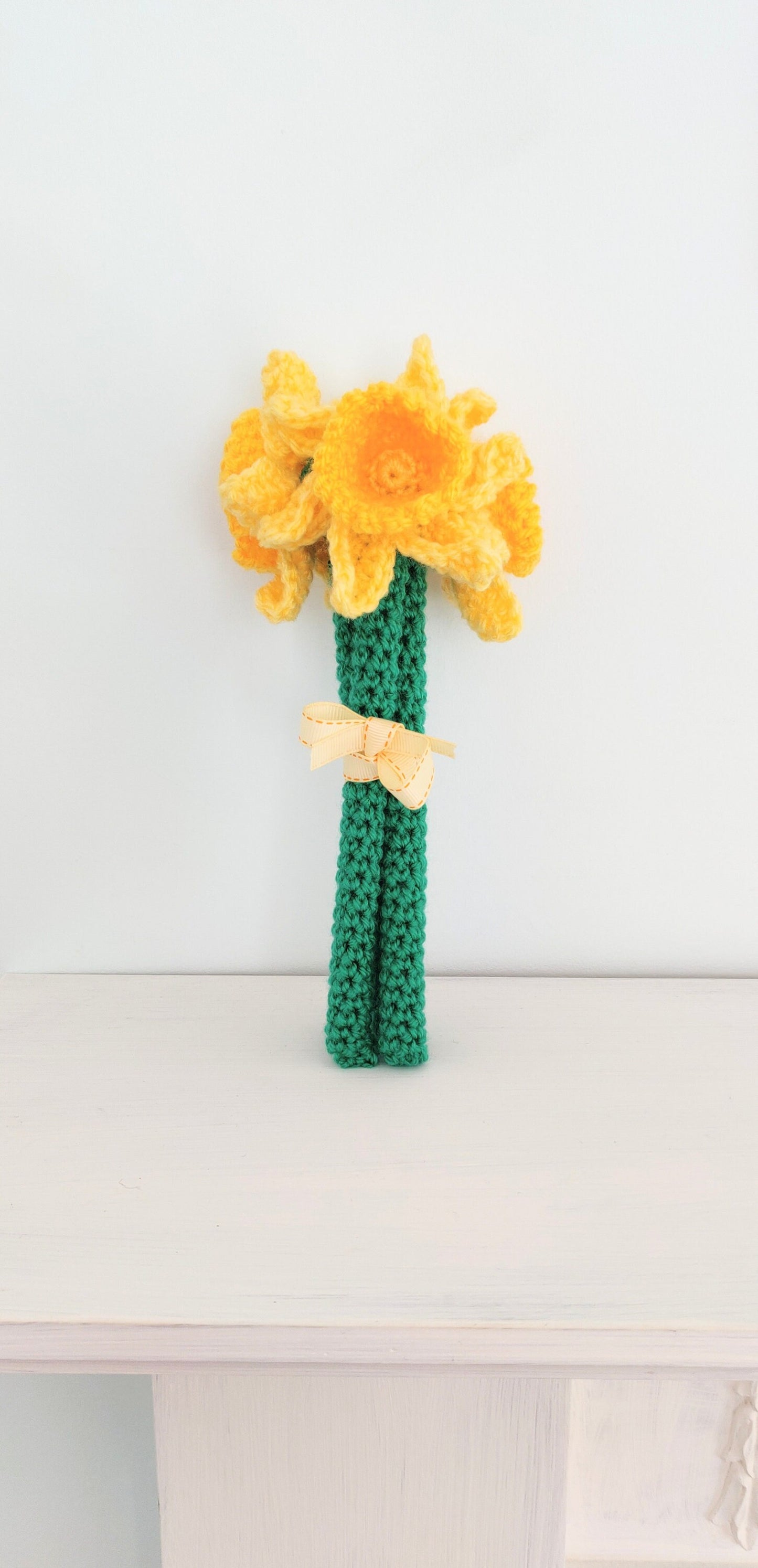 Happy mother's Day Daffodil Gift, Three Crochet Daffodils, Fake Daffodils, Artificial Flower Gift, Daffodil Gift for Mum, Happy Mothers Day