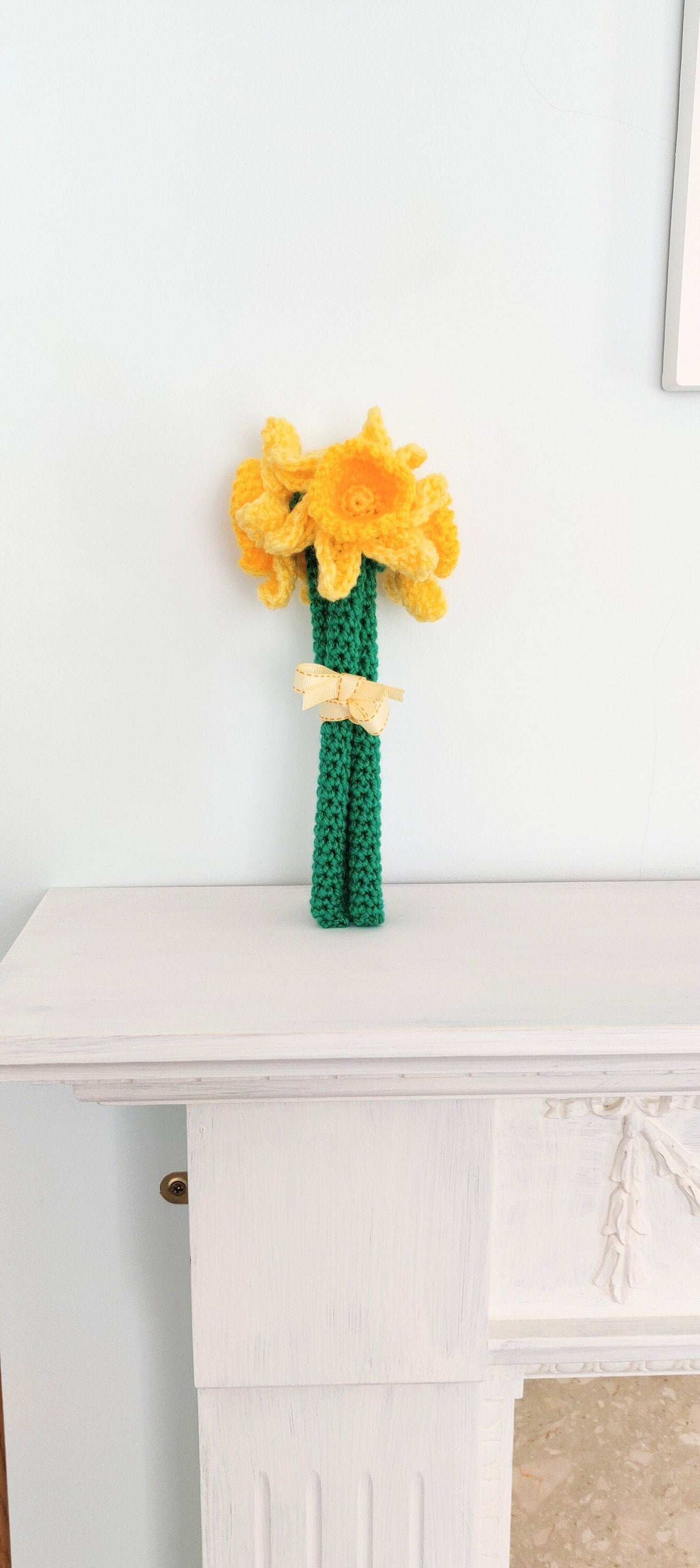 Happy mother's Day Daffodil Gift, Three Crochet Daffodils, Fake Daffodils, Artificial Flower Gift, Daffodil Gift for Mum, Happy Mothers Day